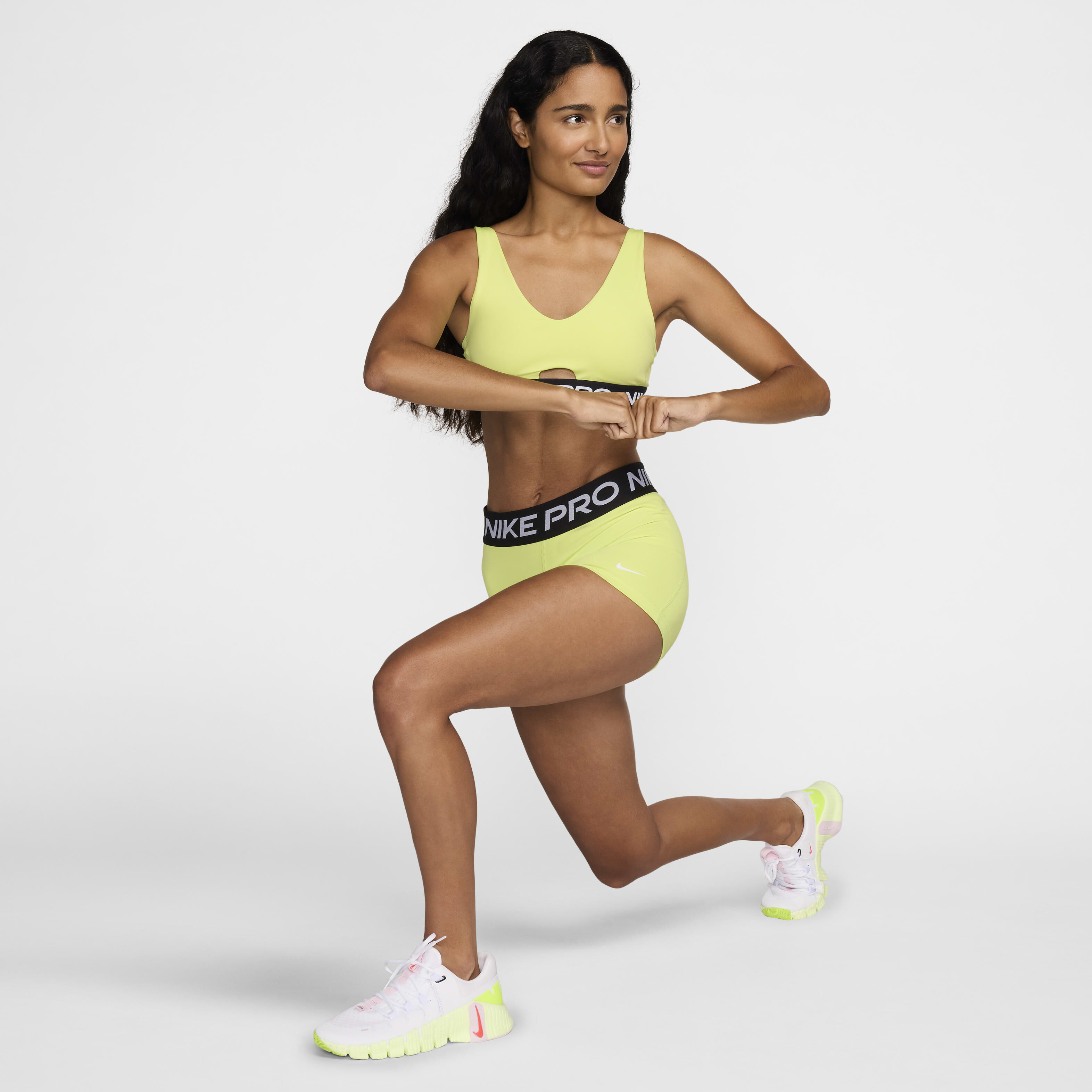 Nike Pro Indy Plunge image number 7