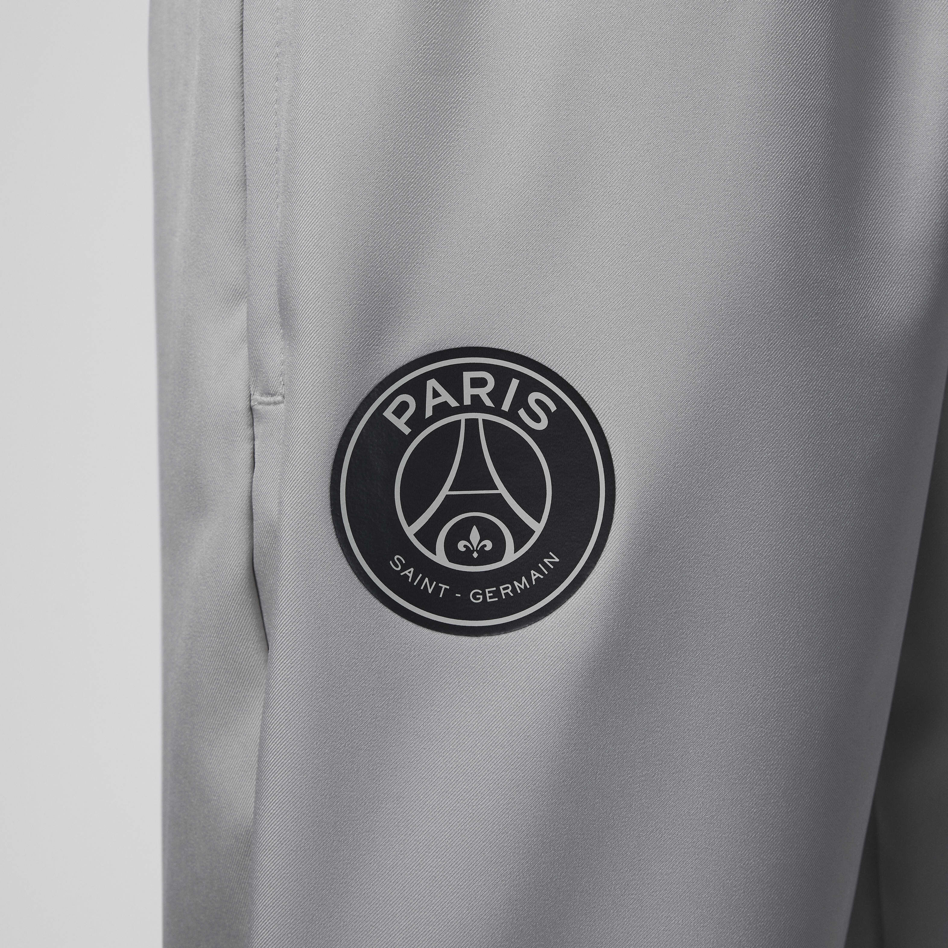 Paris Saint-Germain Strike Third image number 8
