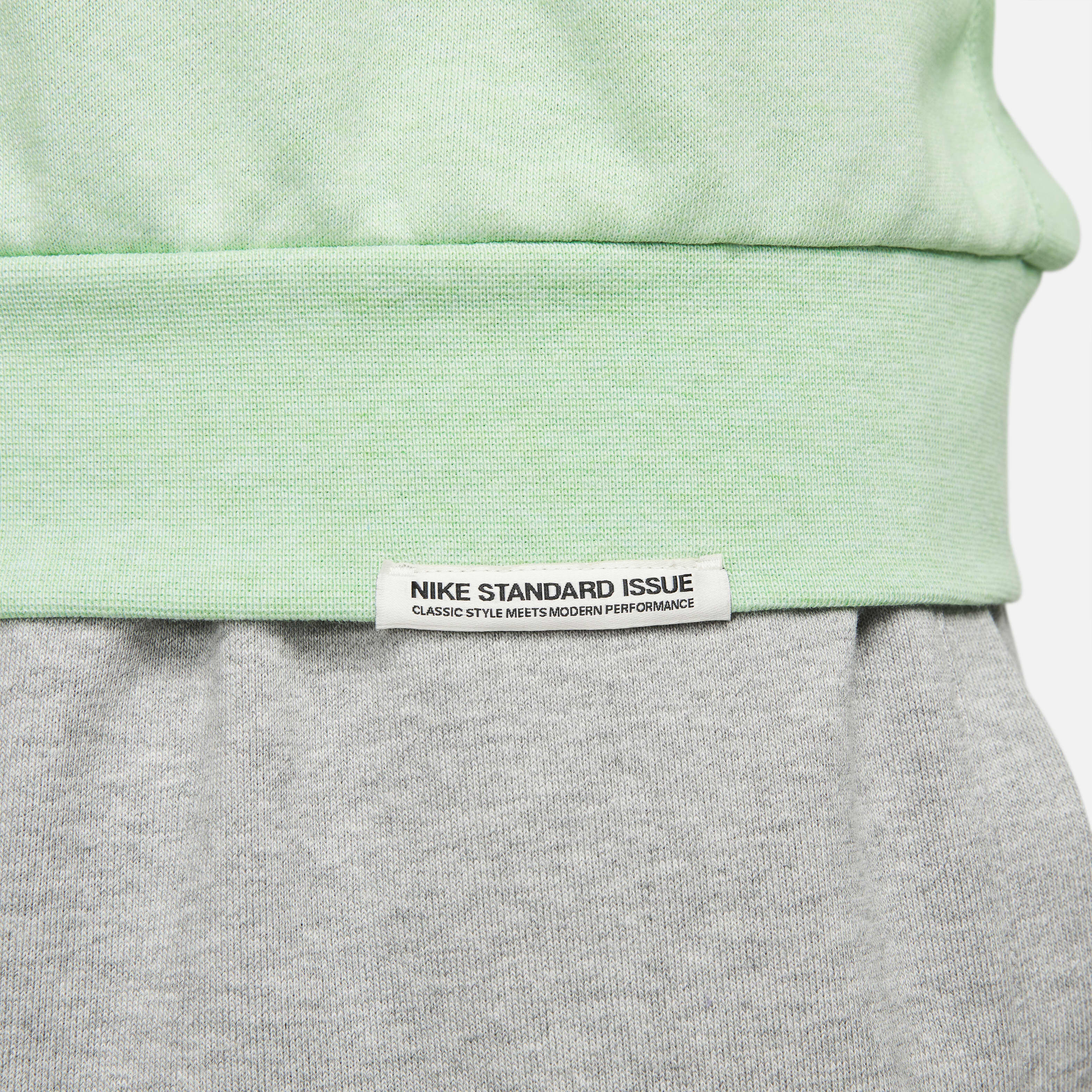 Nike Standard Issue image number 4