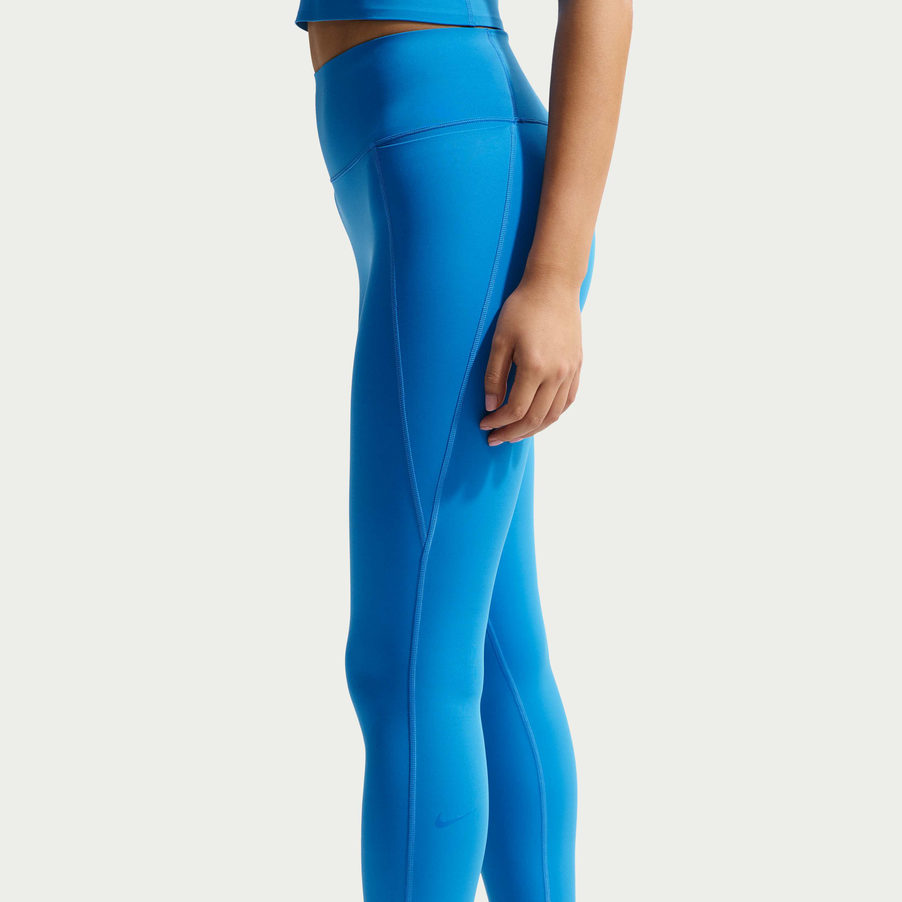 نايكي يونيفيرسا image number 2