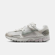 Nike Zoom Vomero 5 SE