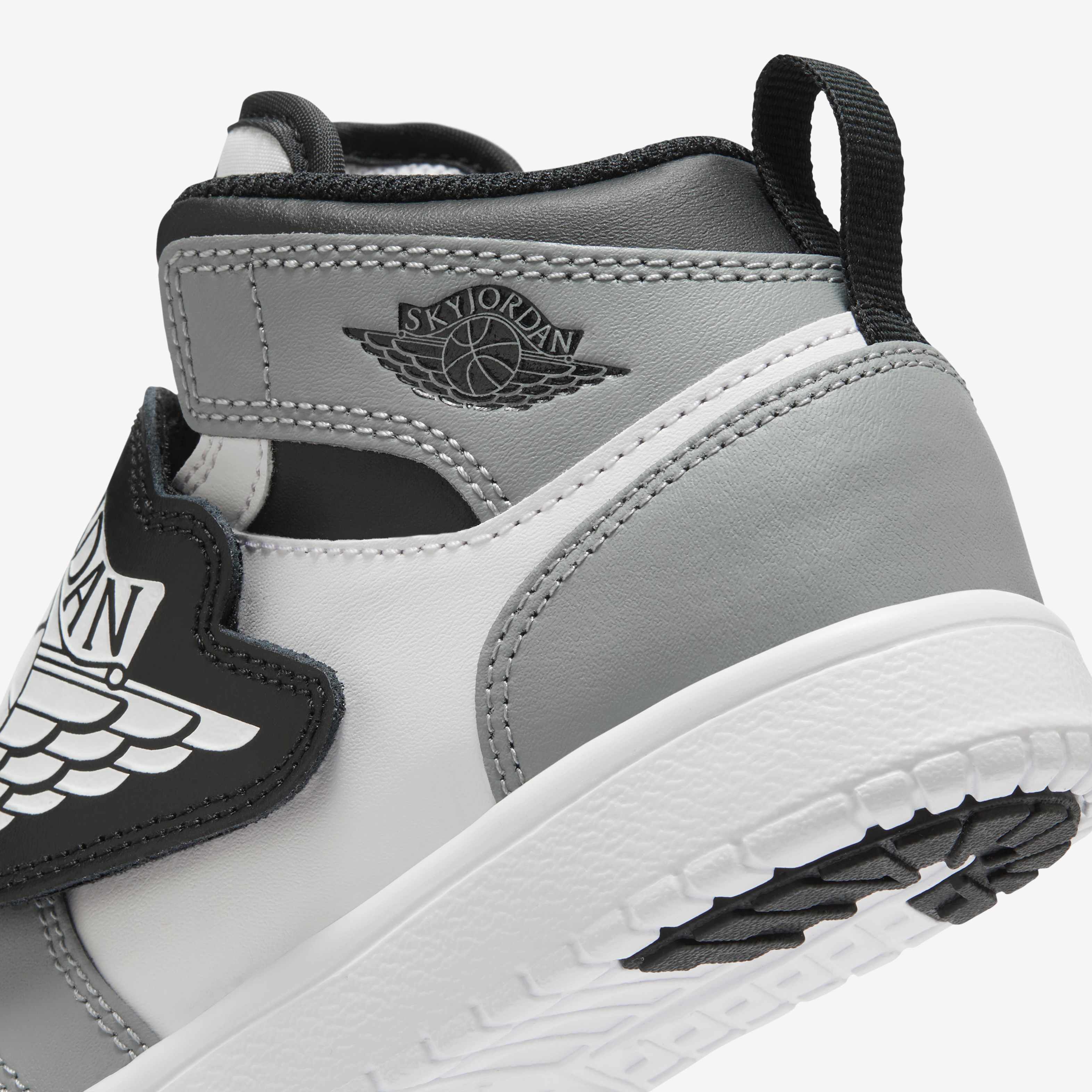 Sky Jordan 1 image number 7