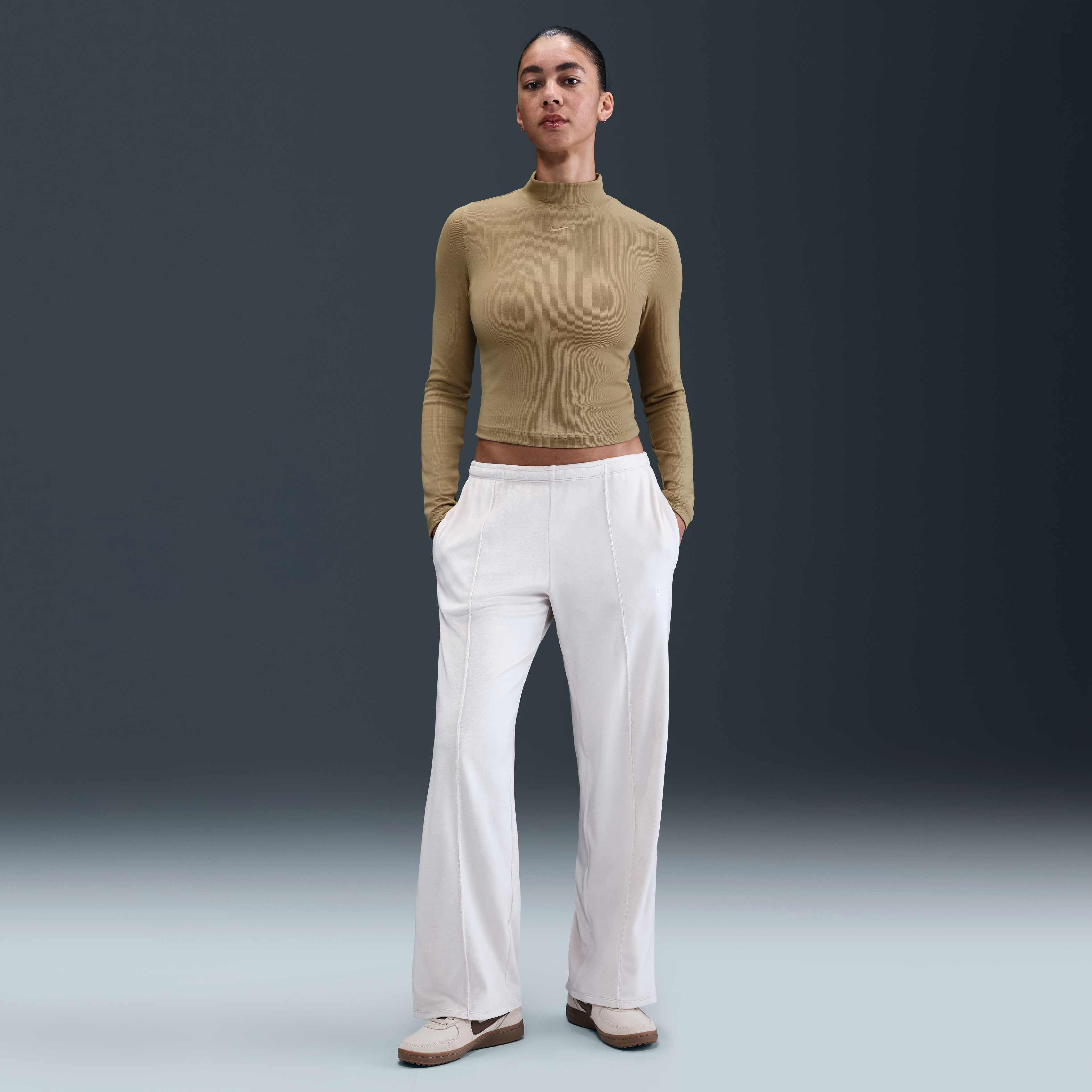 Nike Sportswear Essential image number 3