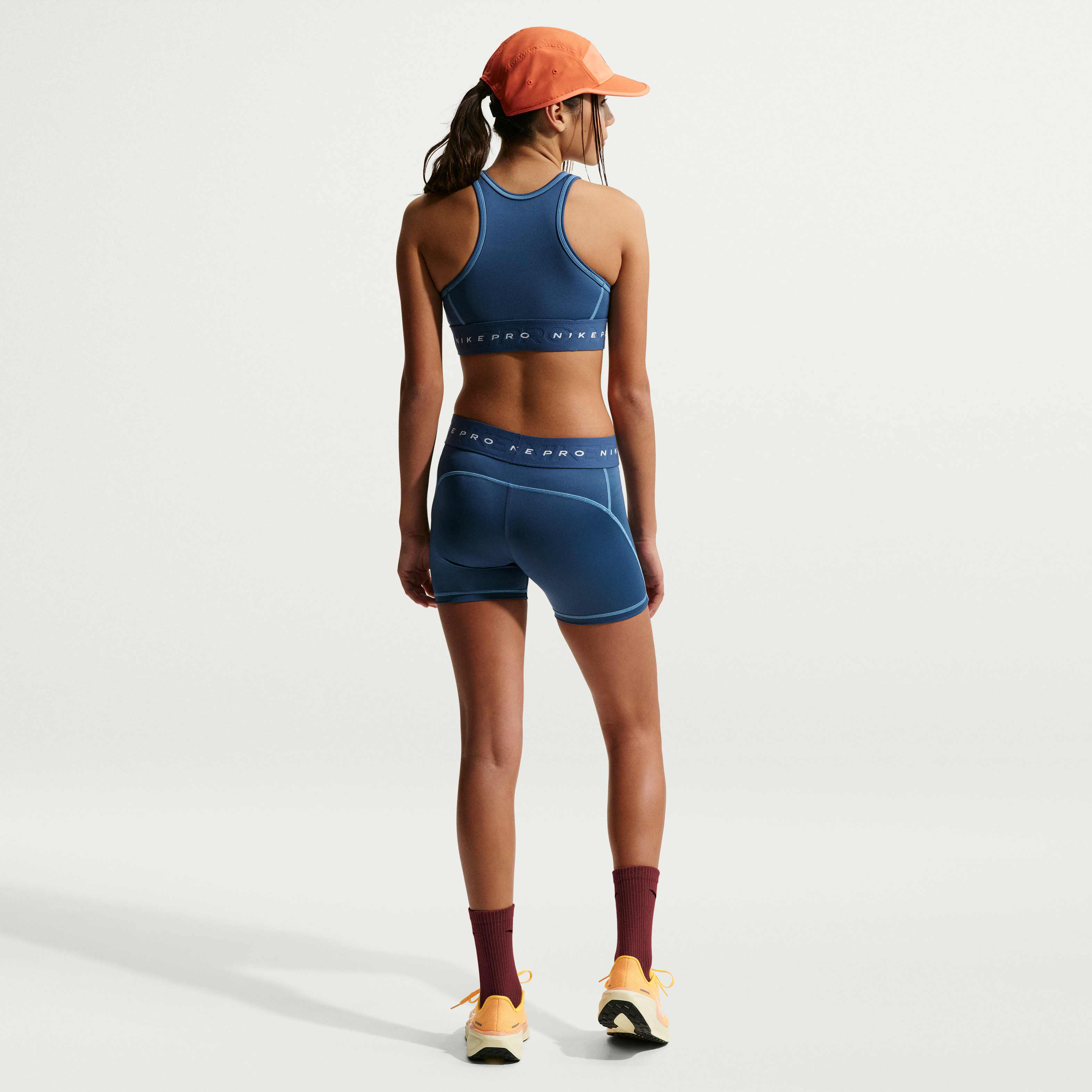 Nike Pro Swoosh image number 4