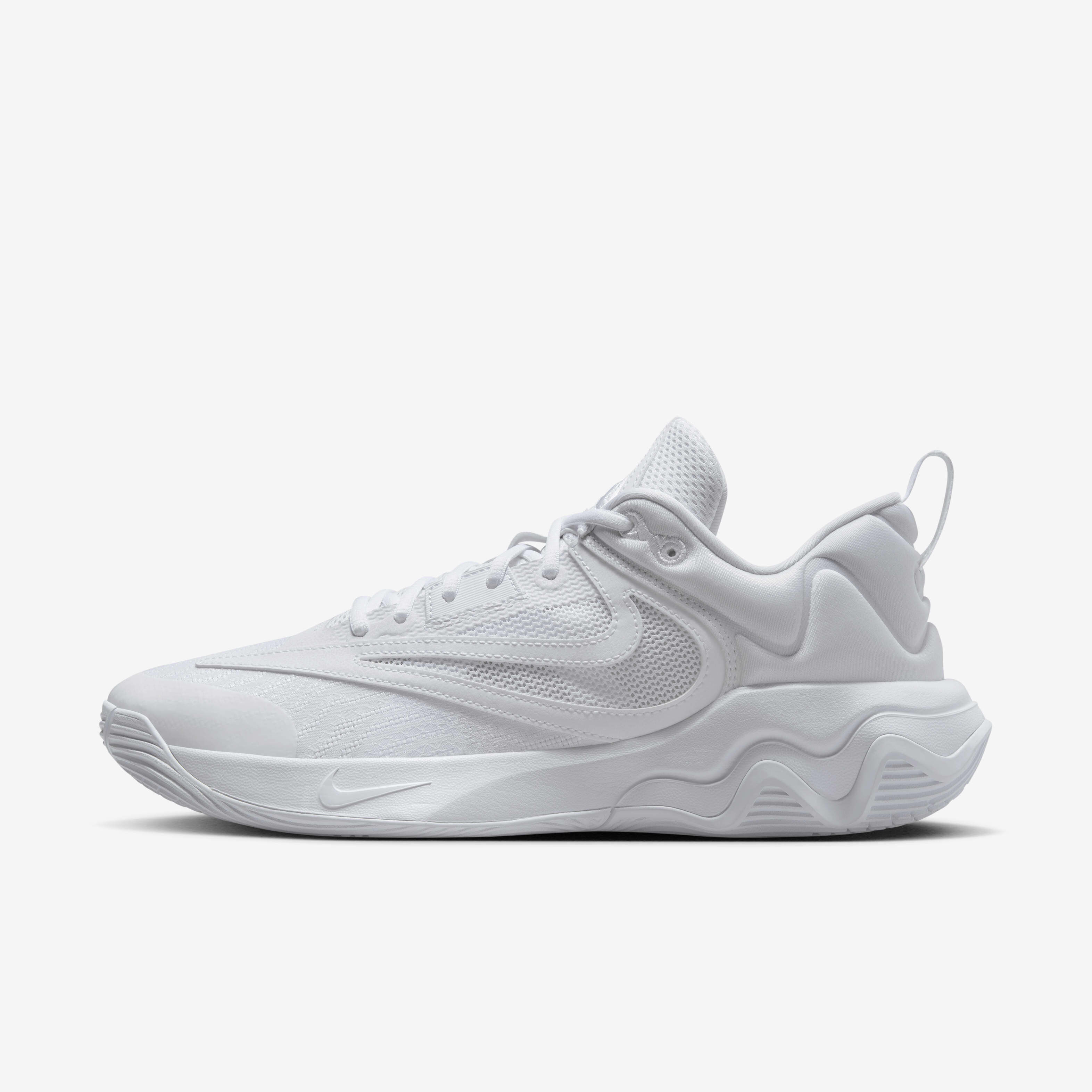 nike basketball white shoes