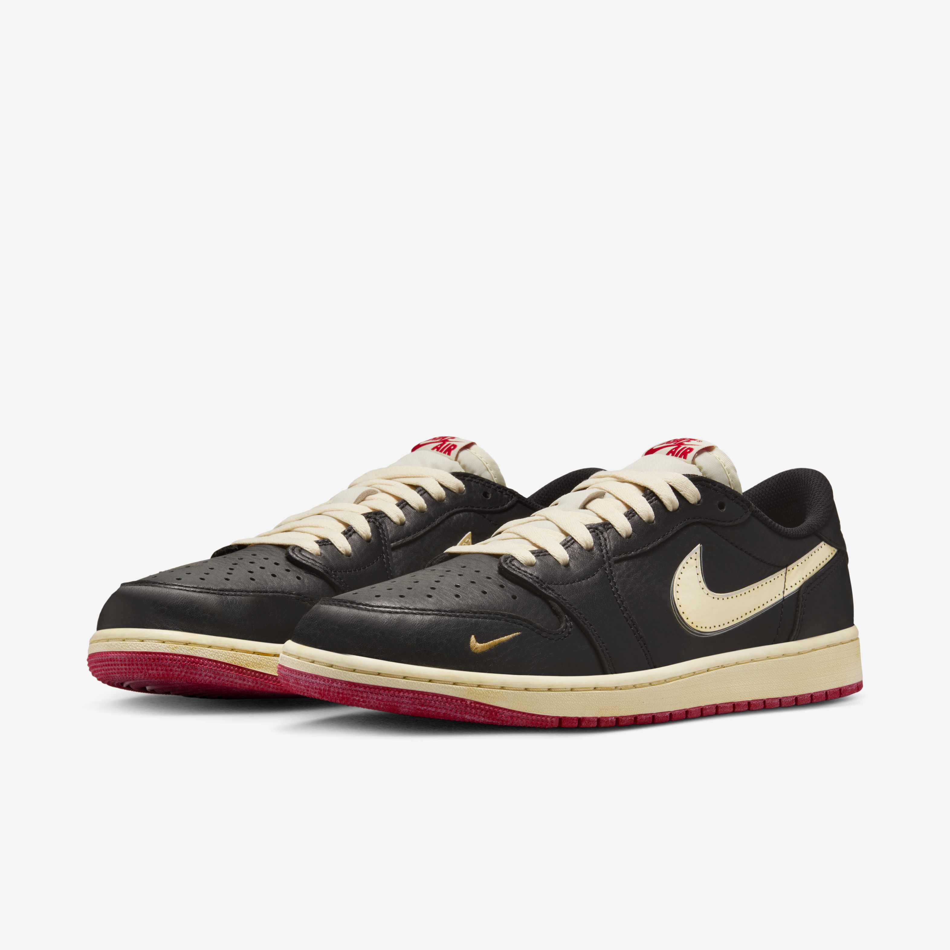 Air Jordan 1 Retro Low image number 4
