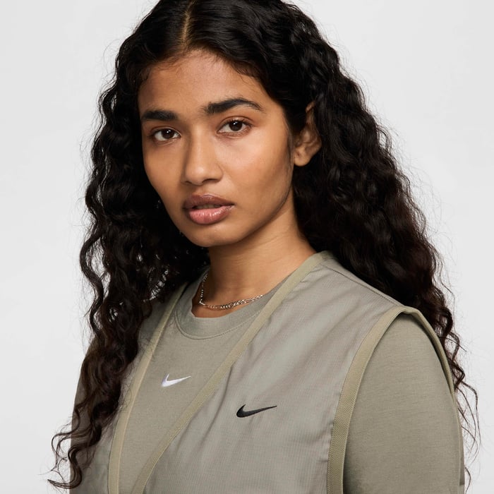 Nike Sportswear Essential image number 2 Nike Sportswear Essential image number 2