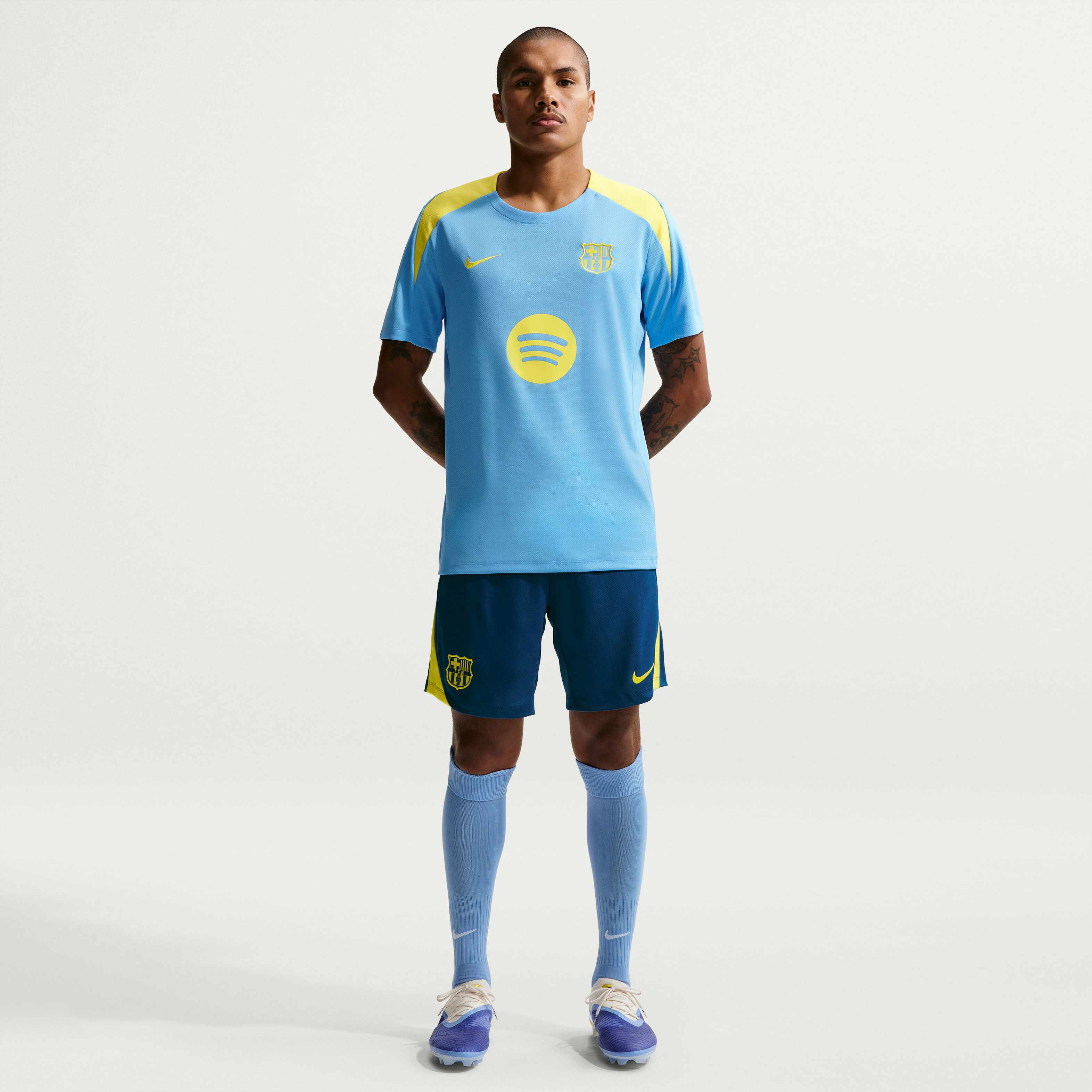 F.C. Barcelona Strike SE image number 0