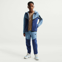 نايكي سبورتسوير تك فليس