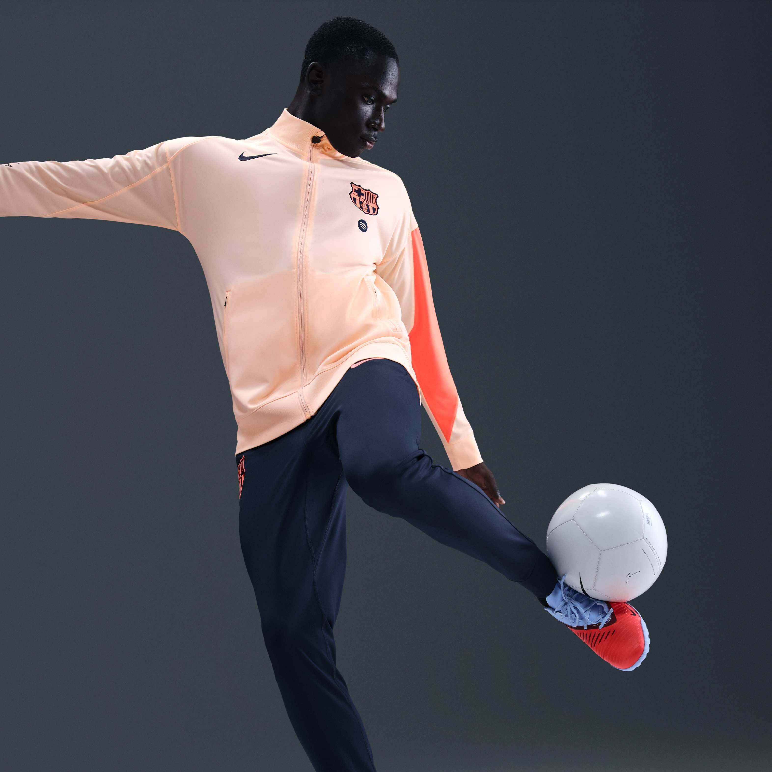 برشلونة سترايك البديل image number 5