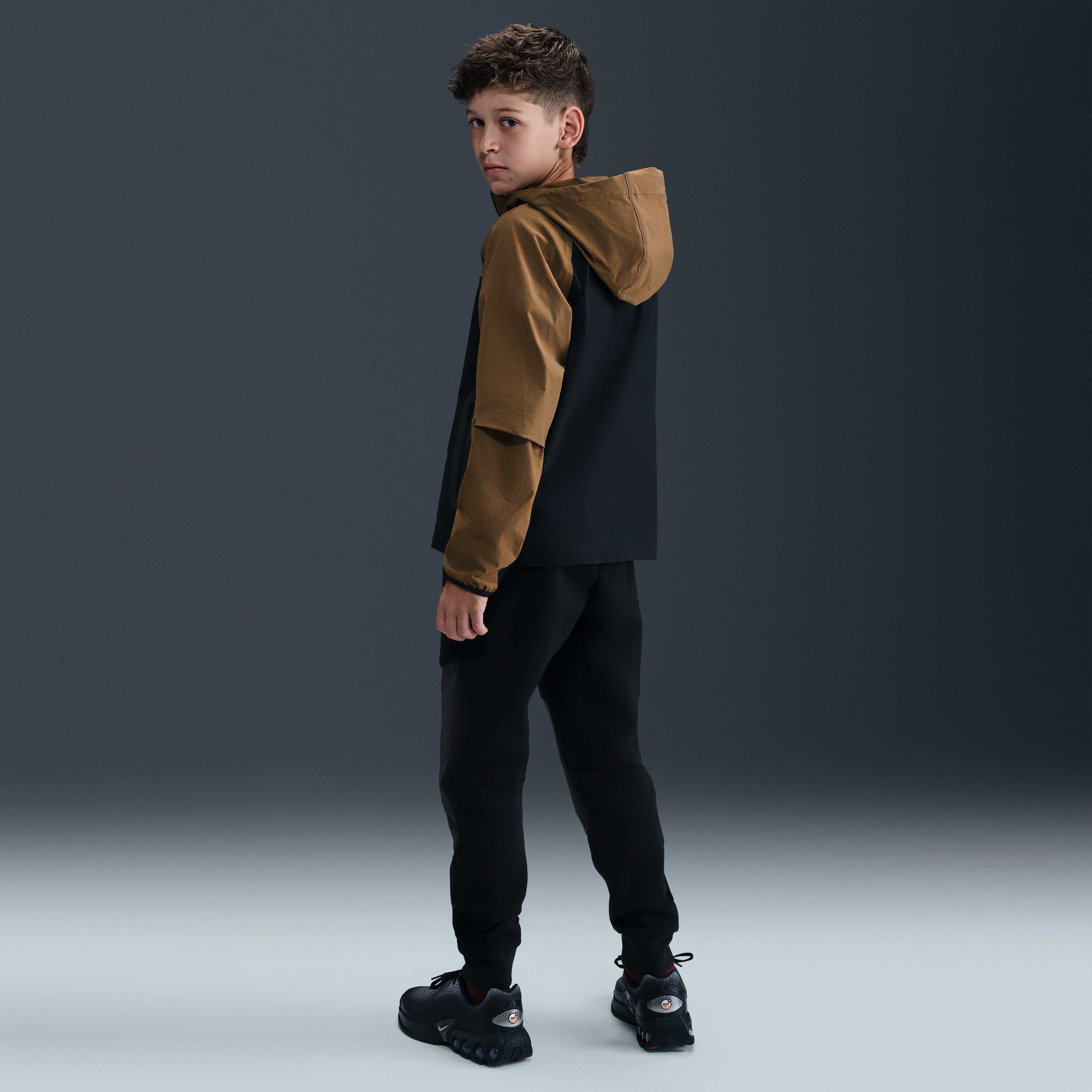 نايكي تك image number 4