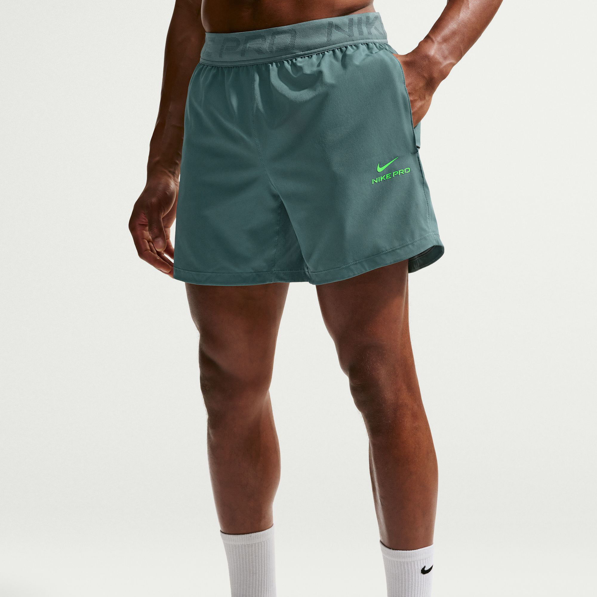 Nike Pro Training image number 2