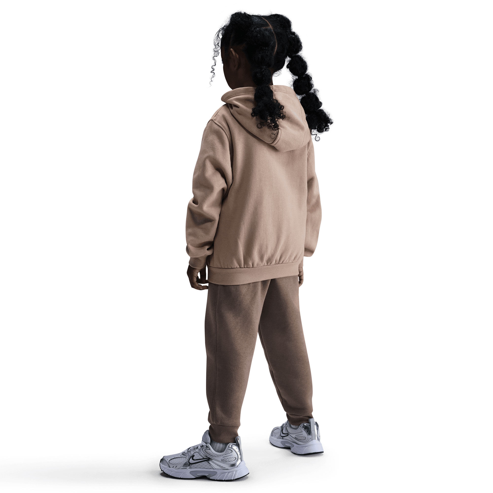 نايكي كلوب image number 3