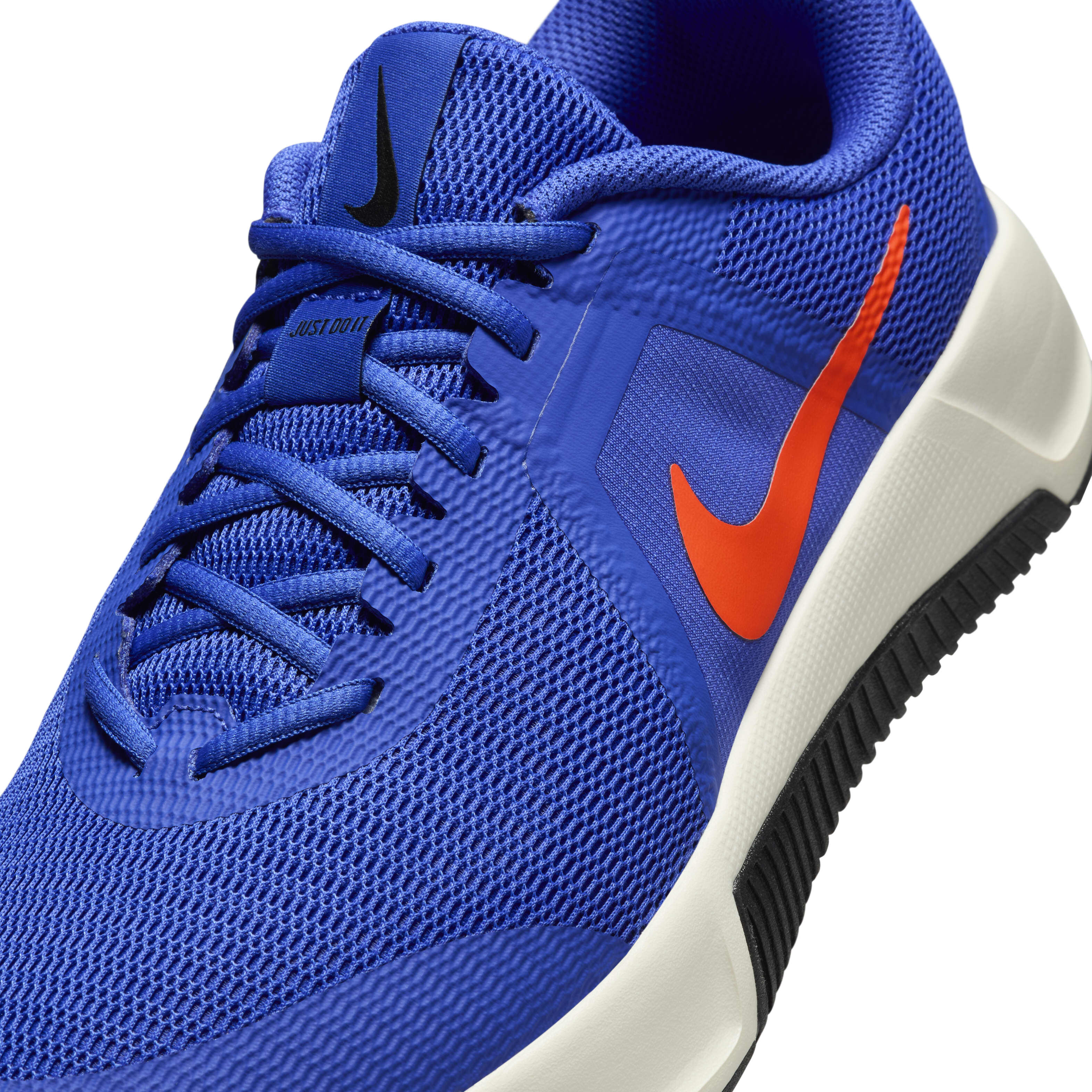 Nike trainers qatar new arrivals