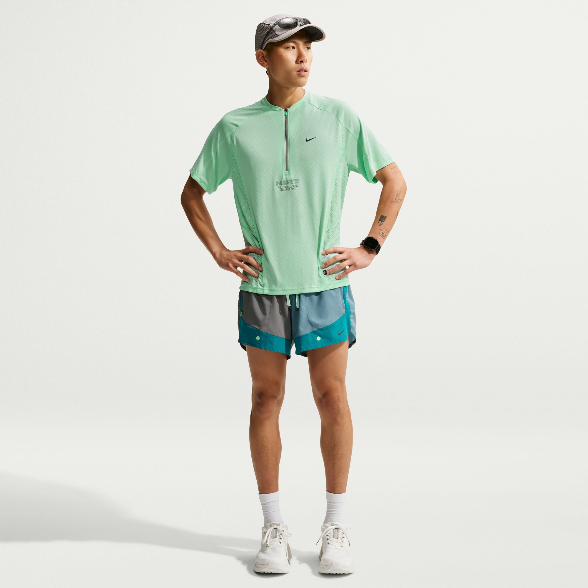 Nike  image number 2