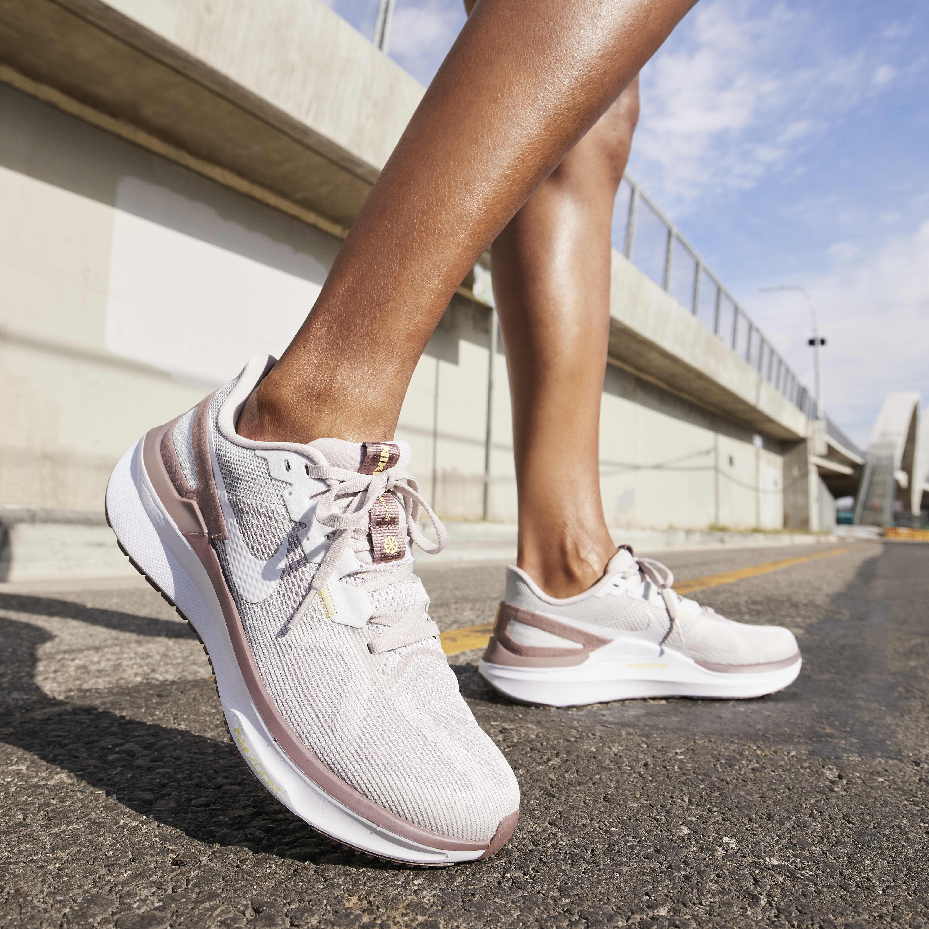 Nike structure 22 shield women's best sale