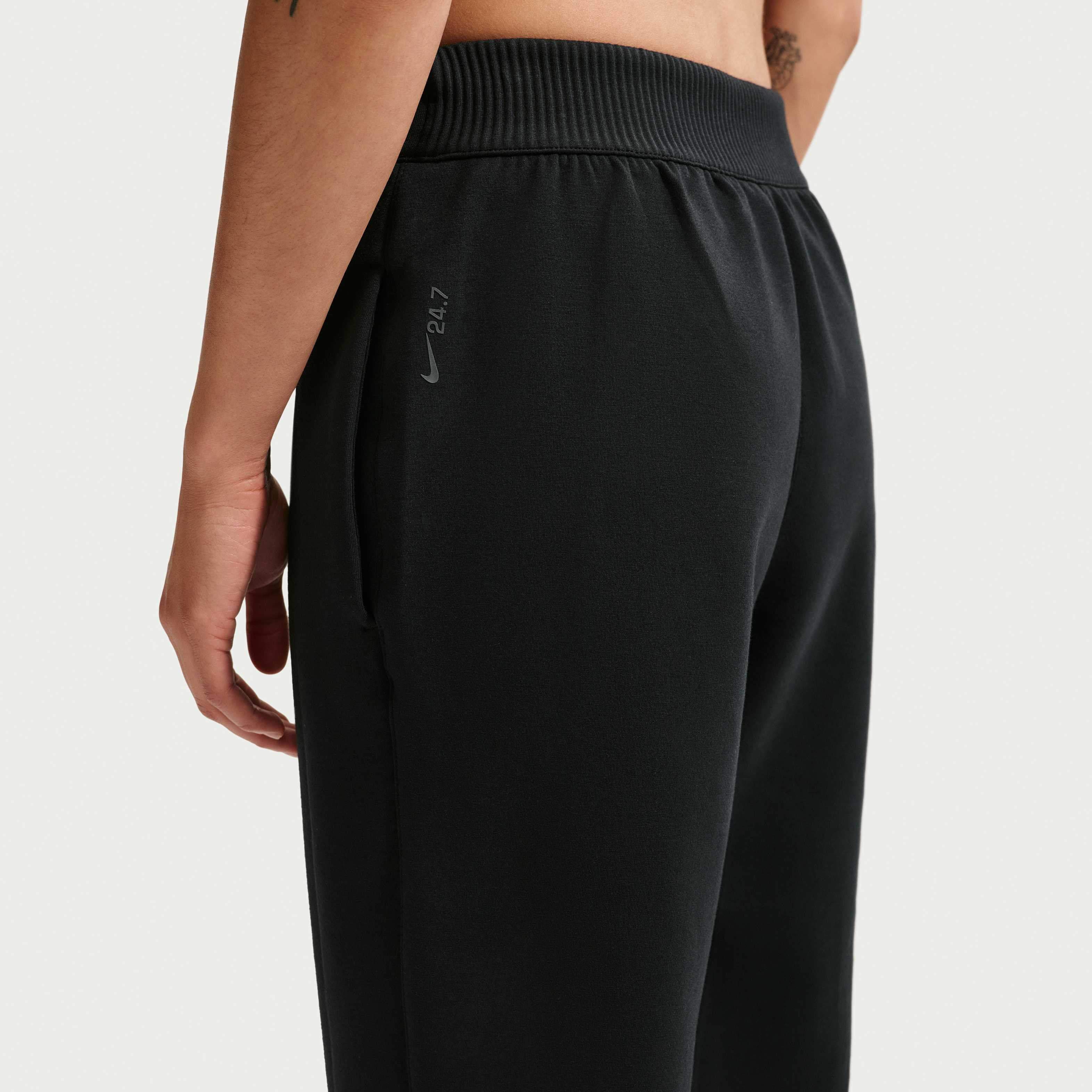 نايكي 24.7 امبوسبلي سوفت image number 2