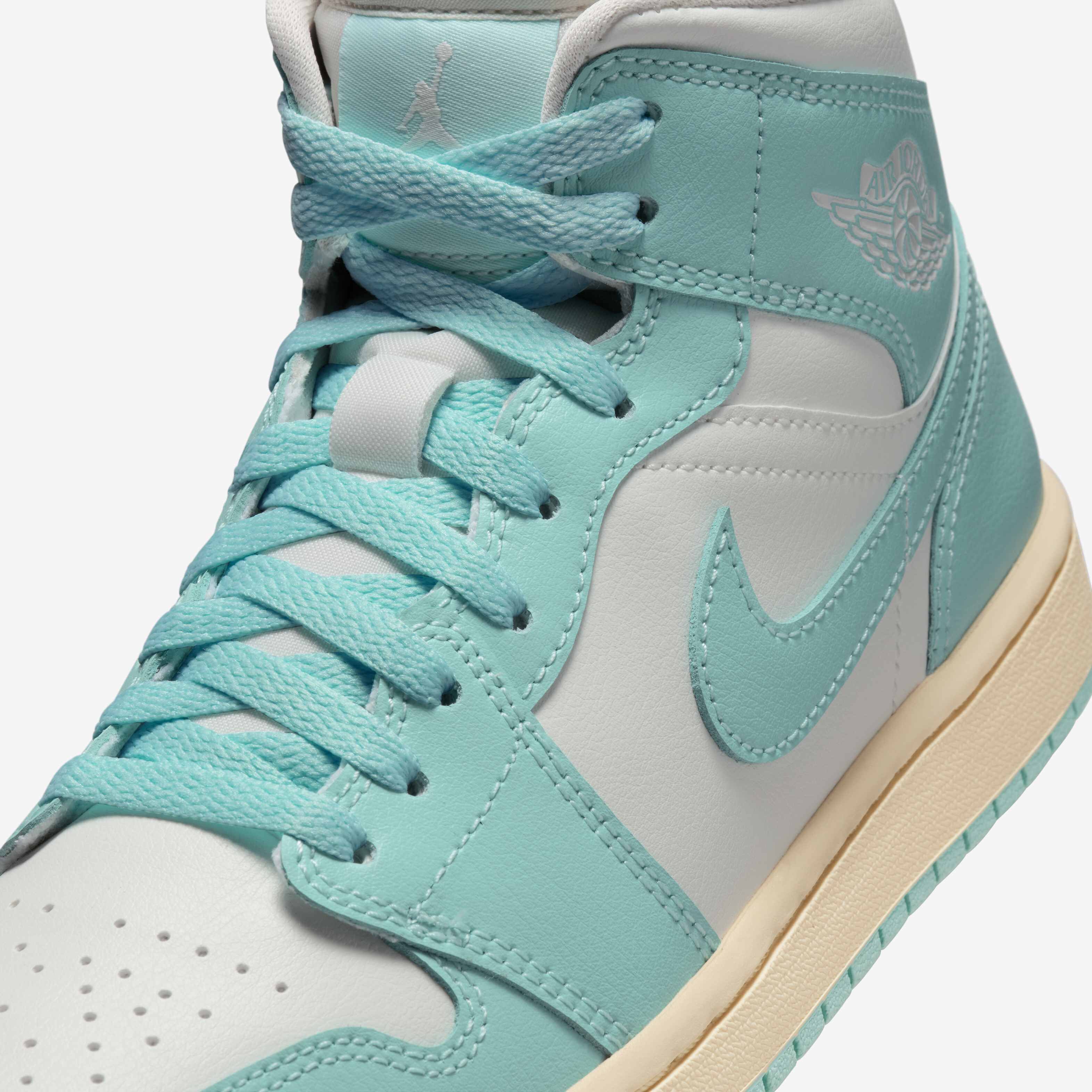 Air Jordan 1 Mid Shoes image number 6