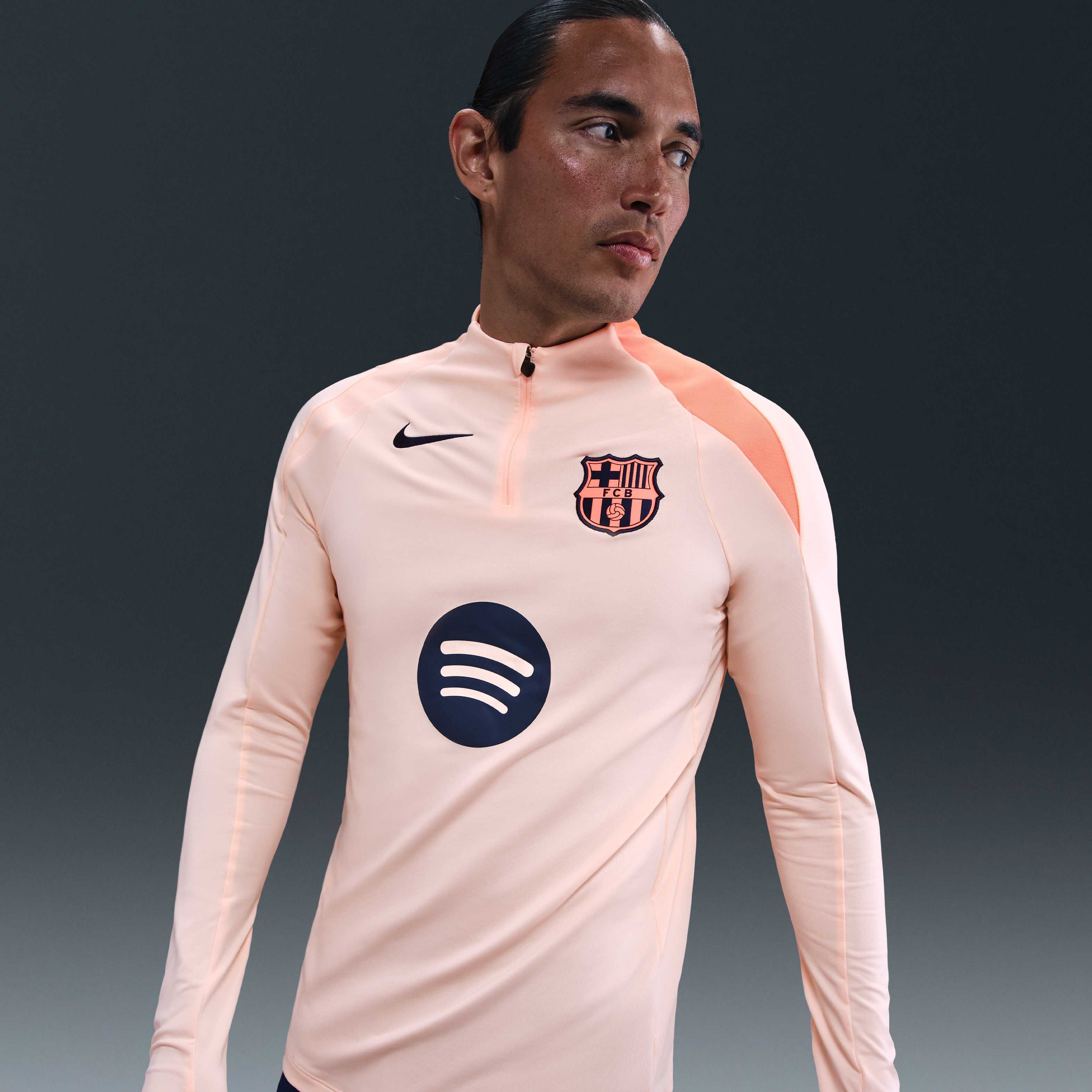 F.C. Barcelona Strike Third image number 0