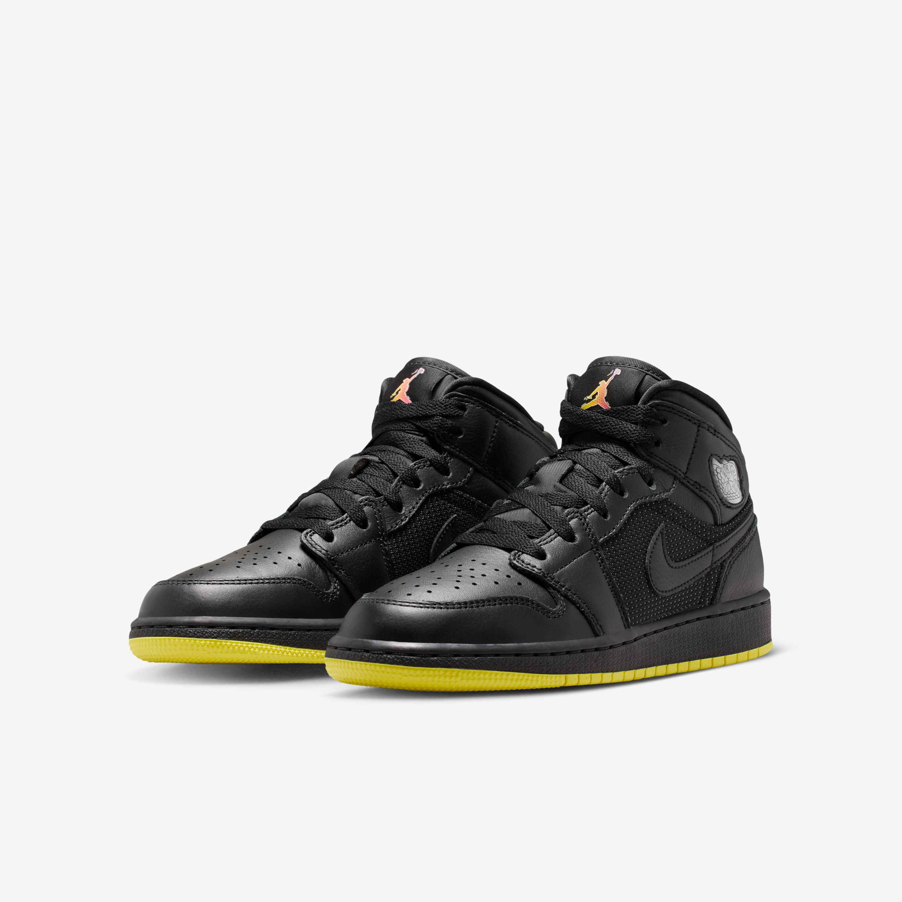 Air Jordan 1 Mid SE image number 4
