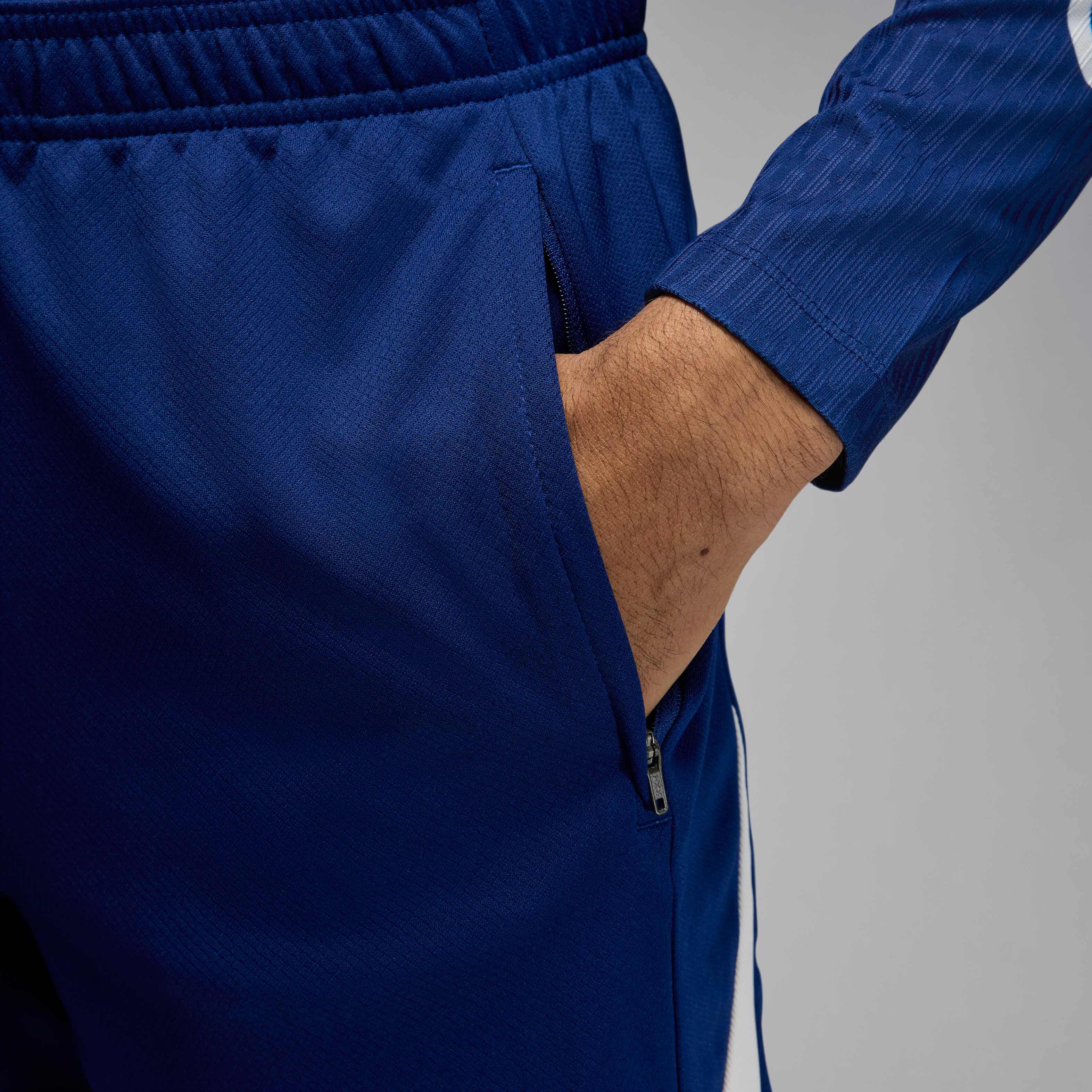 Paris Saint-Germain Strike Fourth image number 4