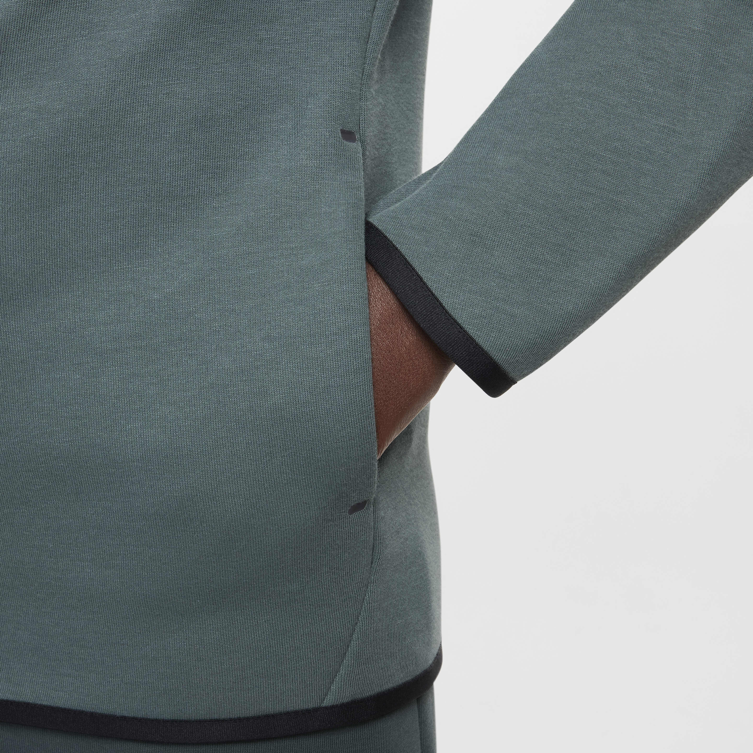 Nike Sportswear Tech Fleece image number 4