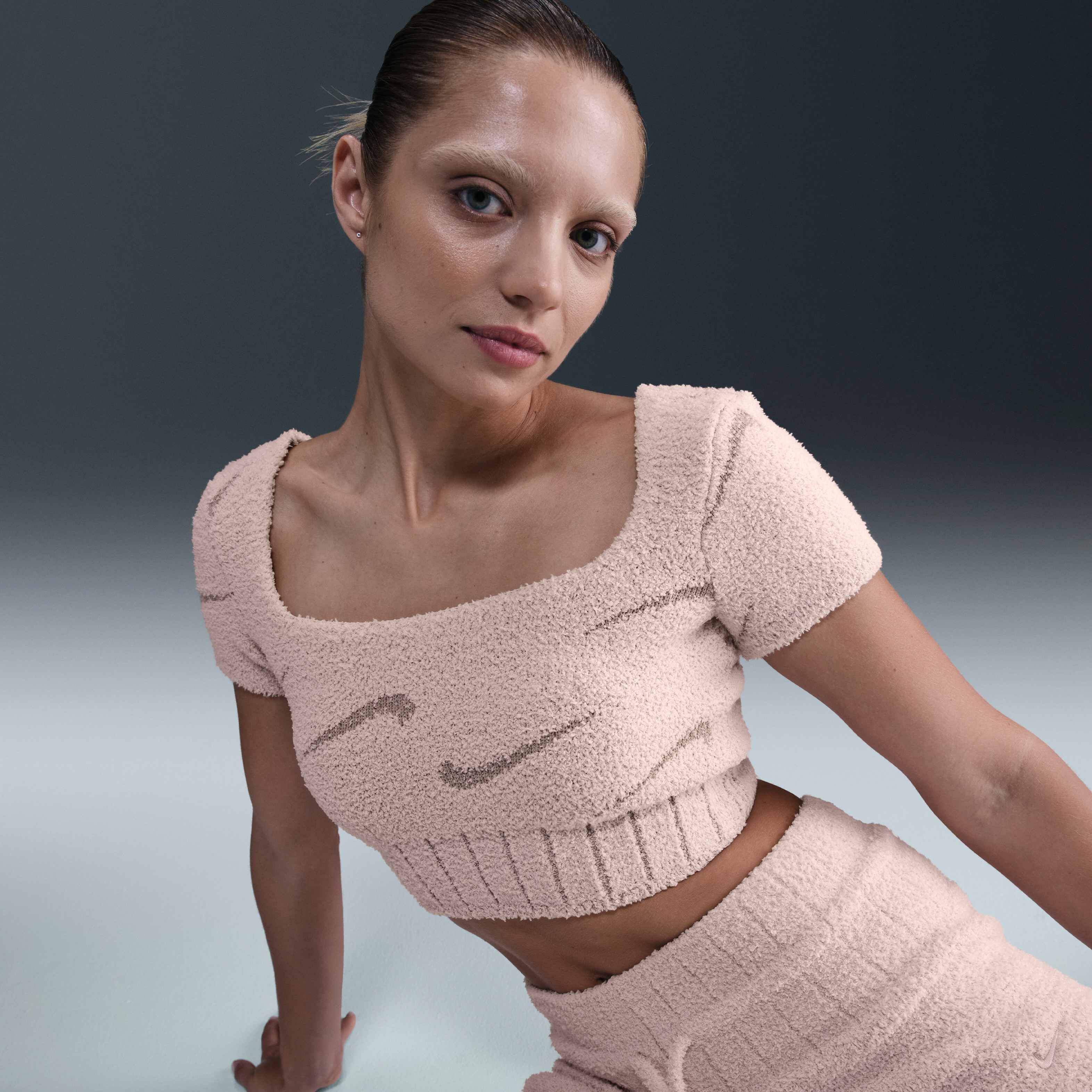 نايكي سبورتسوير فينكس كوزي بوكليه image number 2