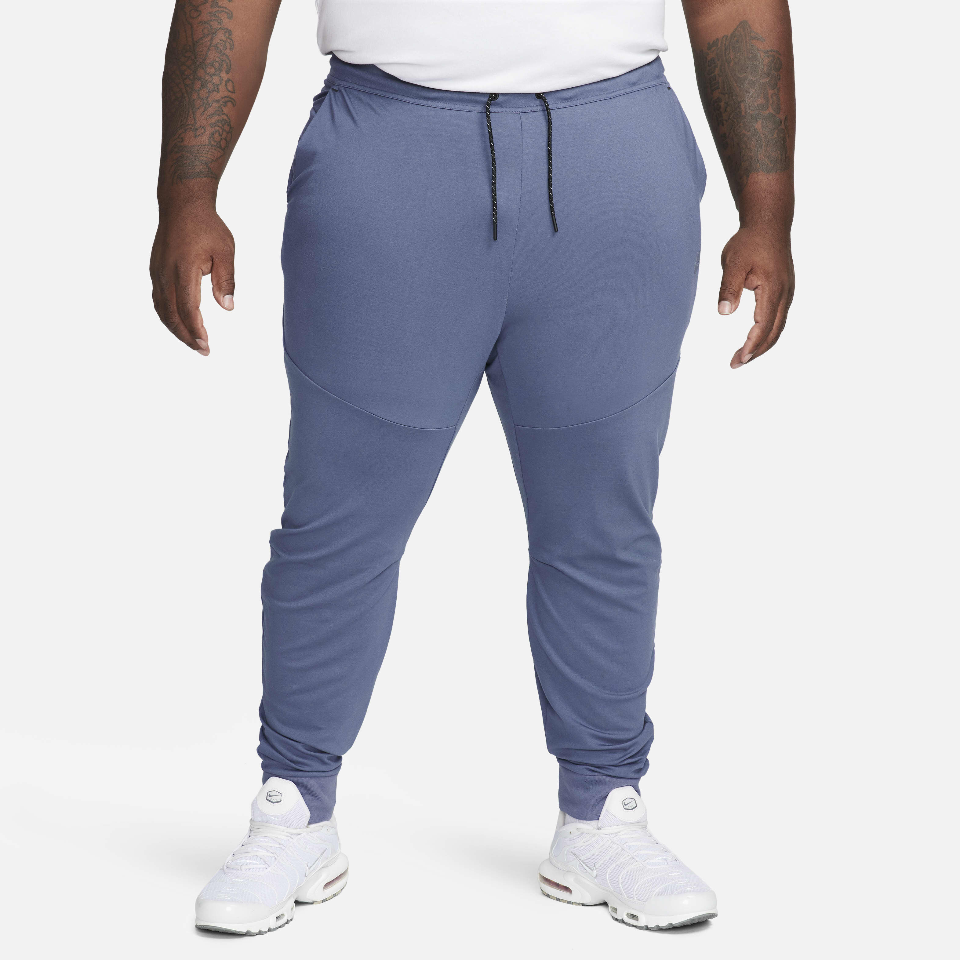 Nike slim fit tracksuit bottoms hot sale