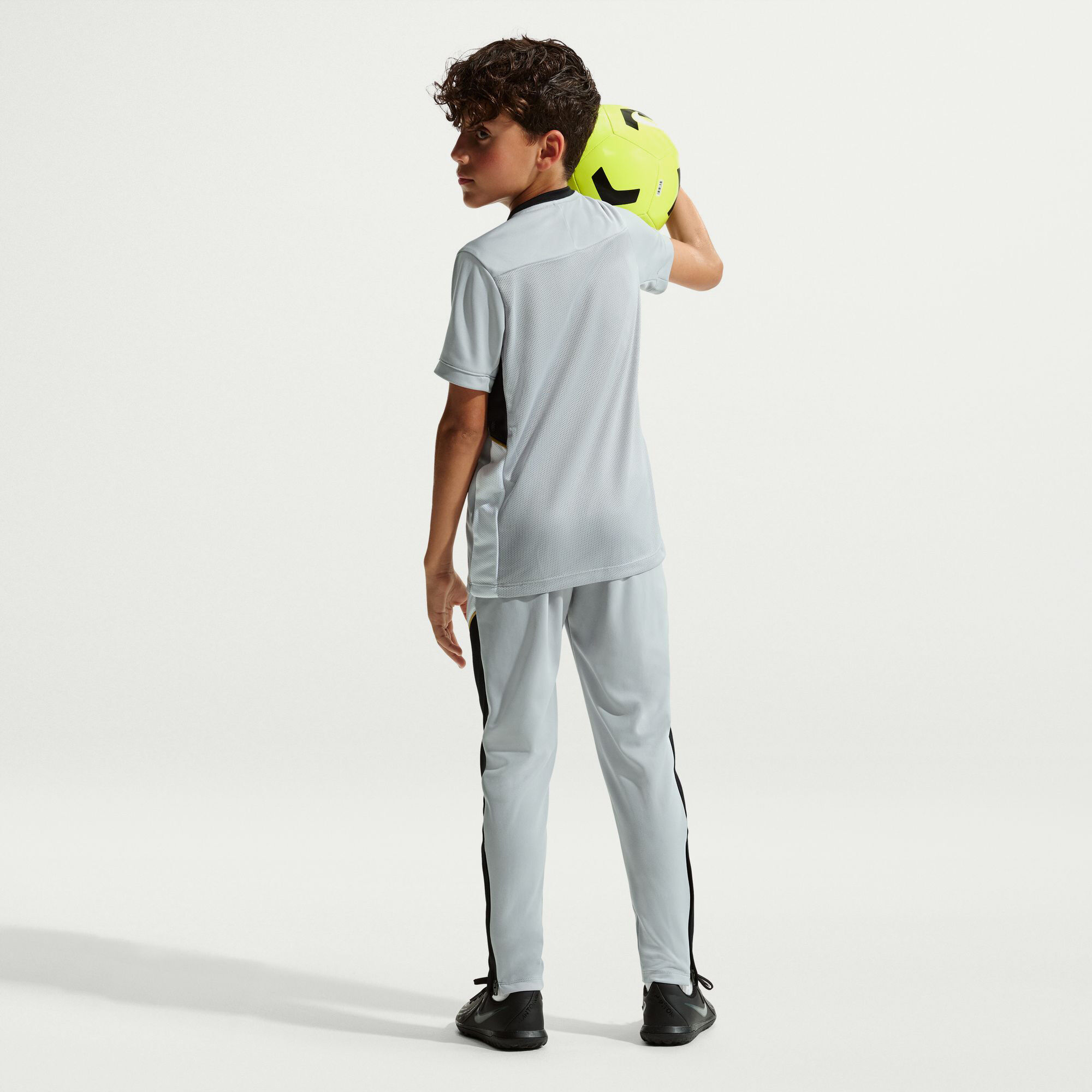 نايكي أكاديمي image number 1