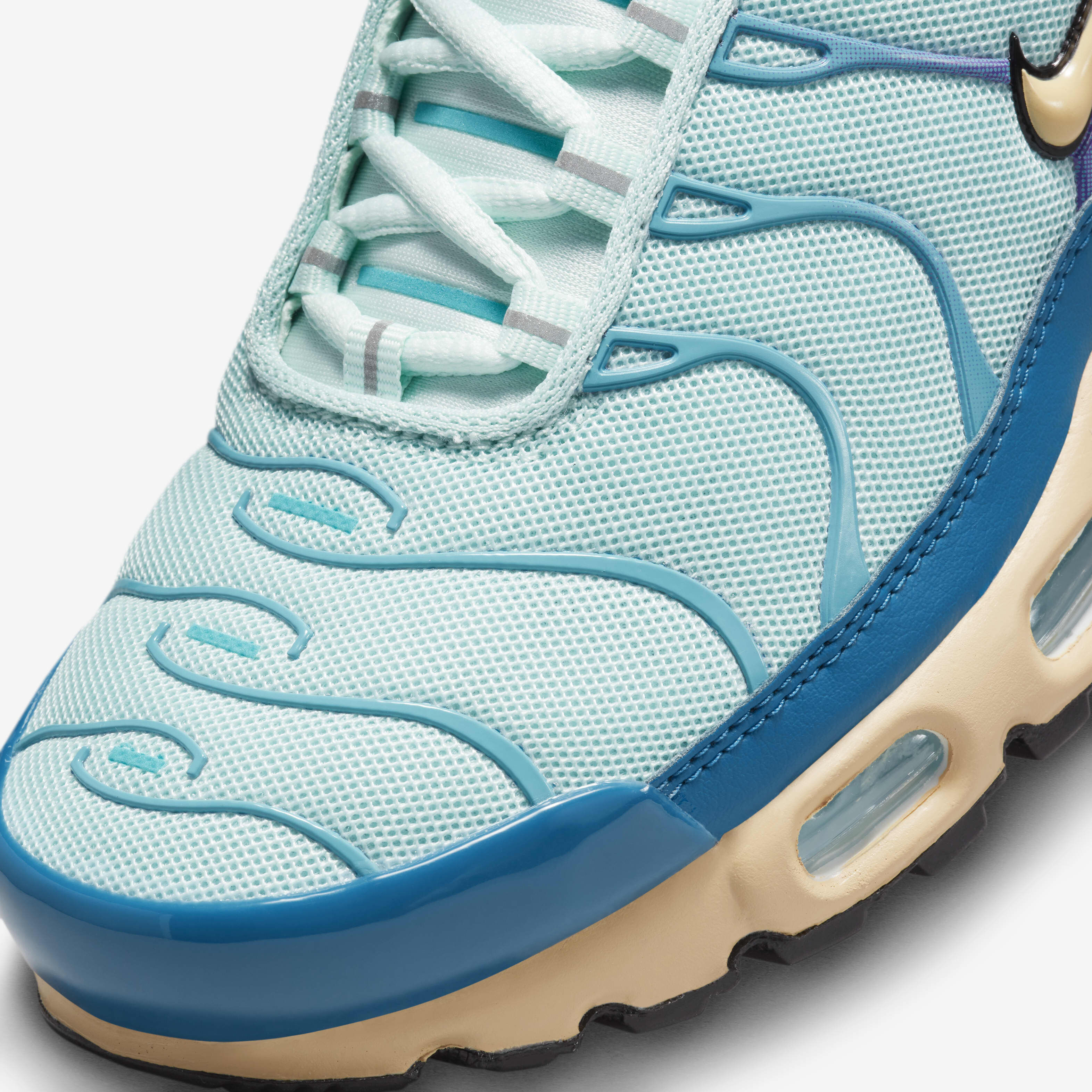 Nike Air Max Plus image number 6