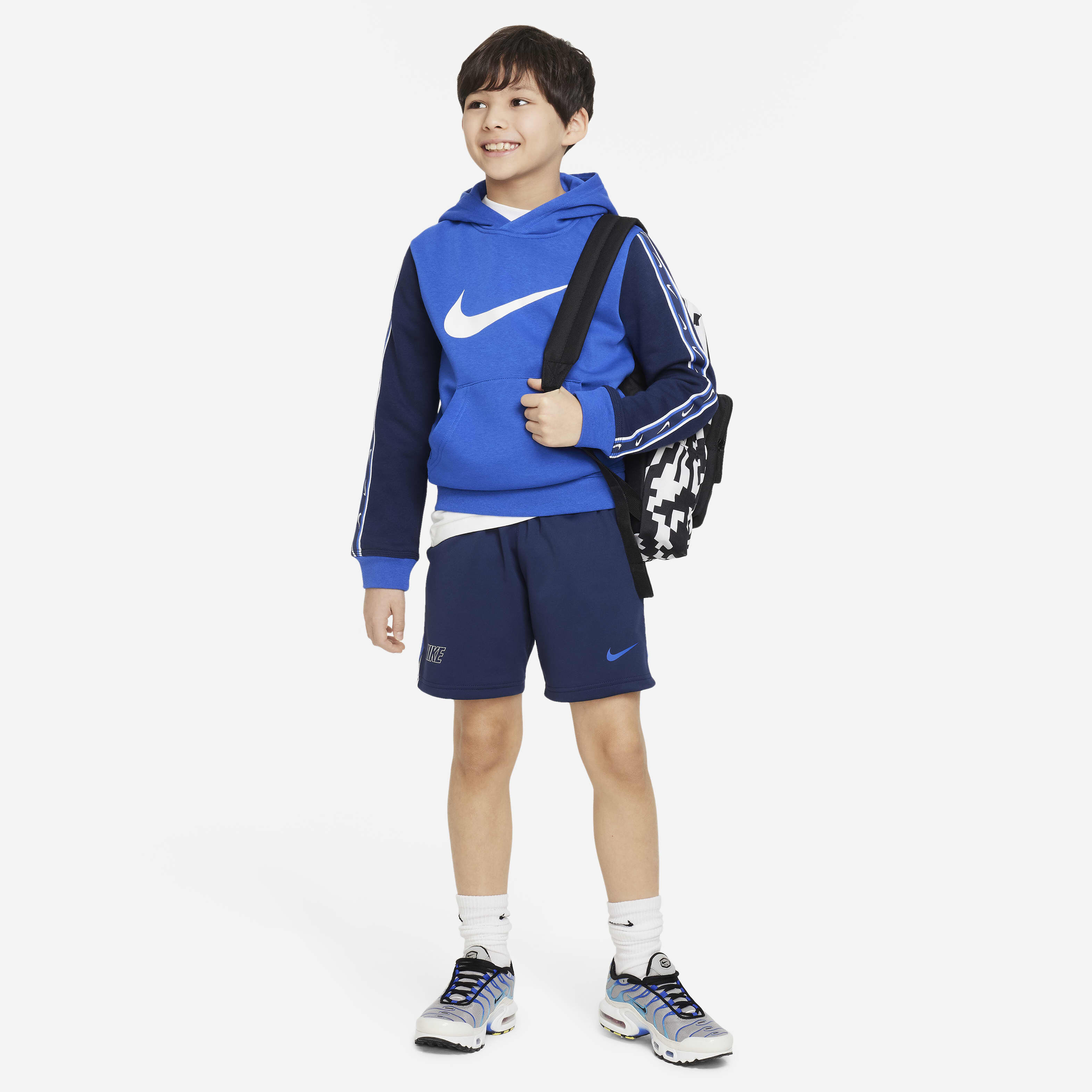 Nike Sportswear Repeat image number 4