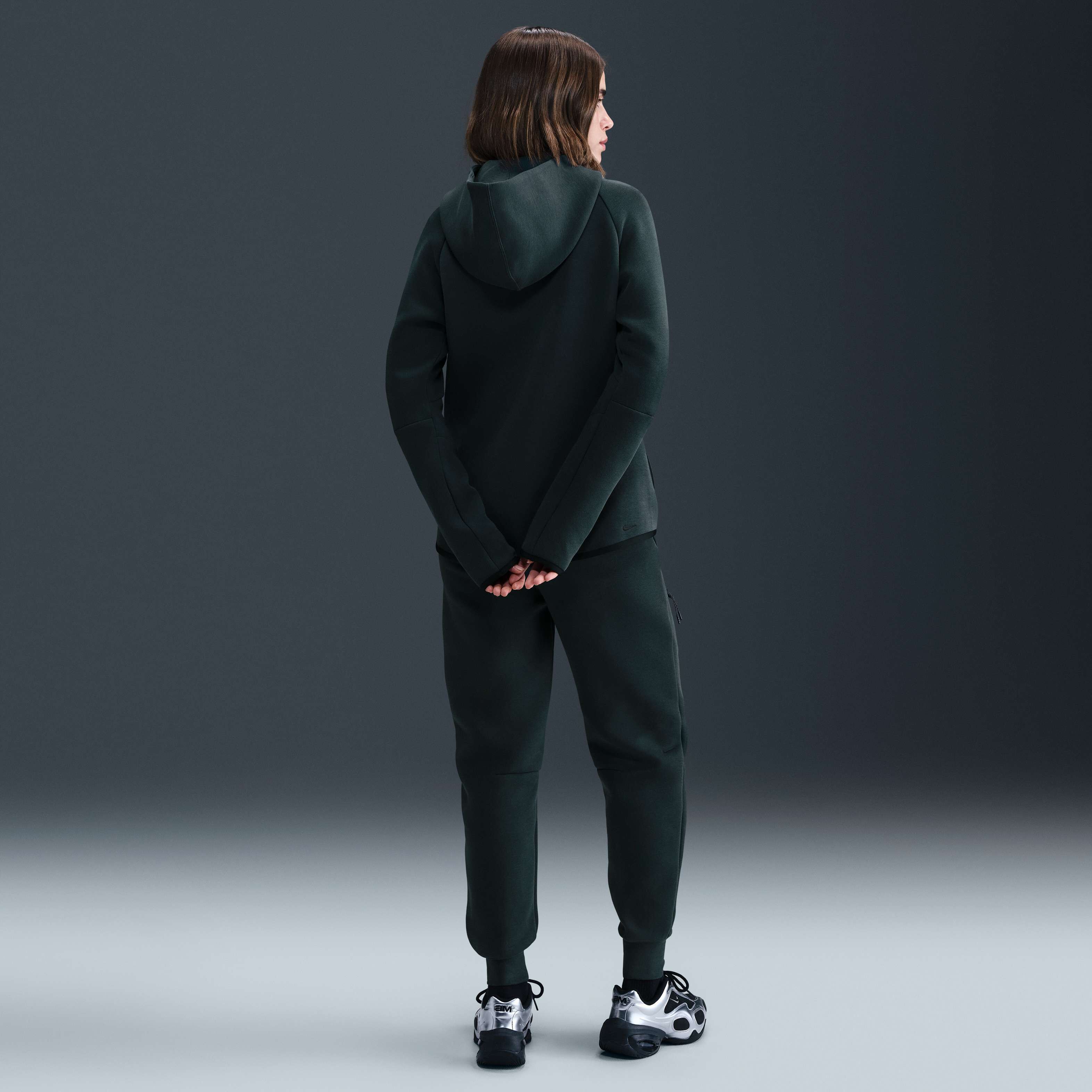 نايكي سبورتسوير تك فليس ويندرانر image number 4