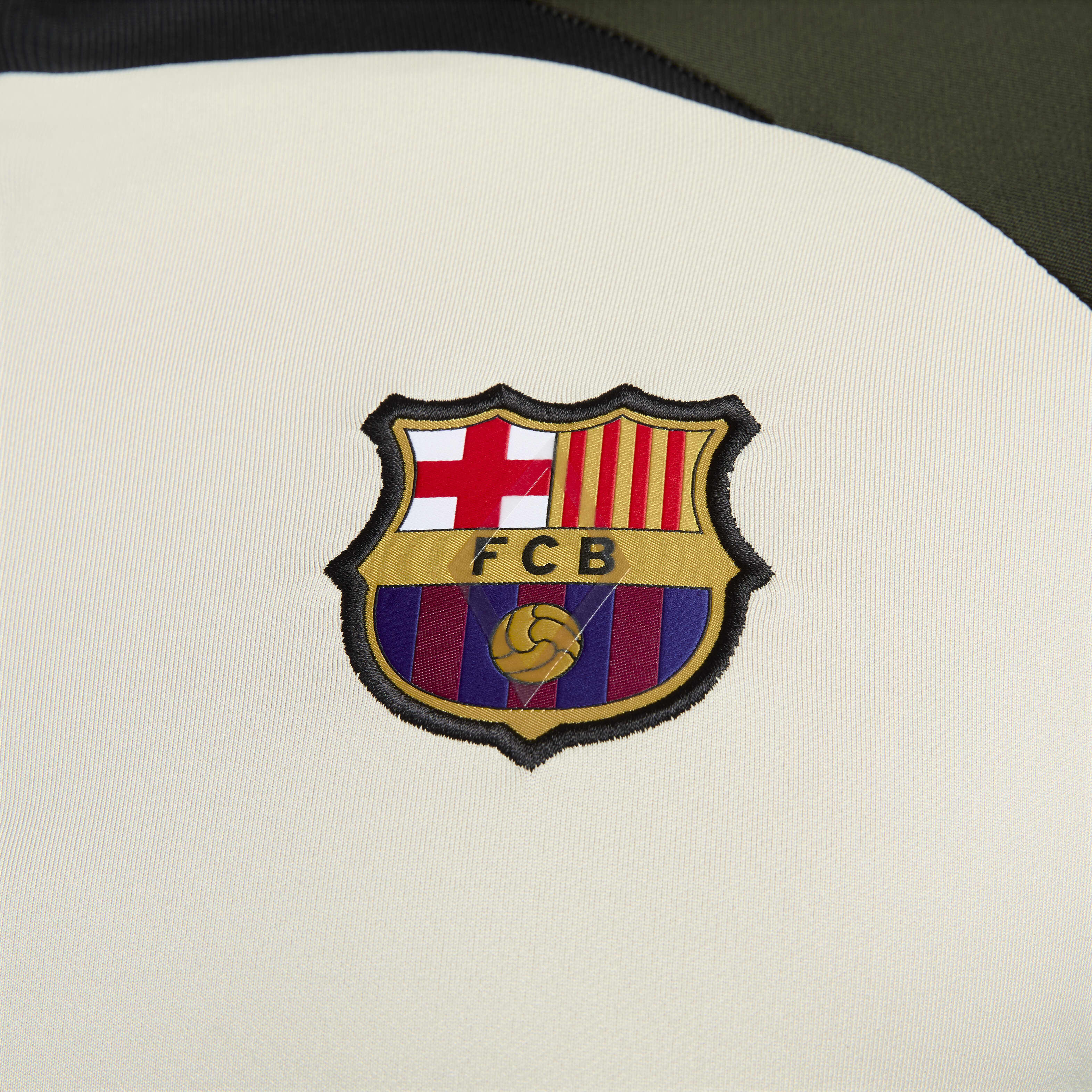 F.C. Barcelona Strike image number 3