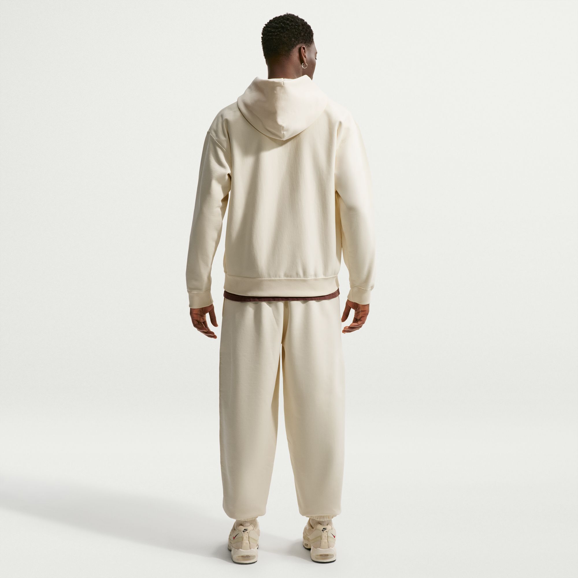 Nike Solo Swoosh image number 1