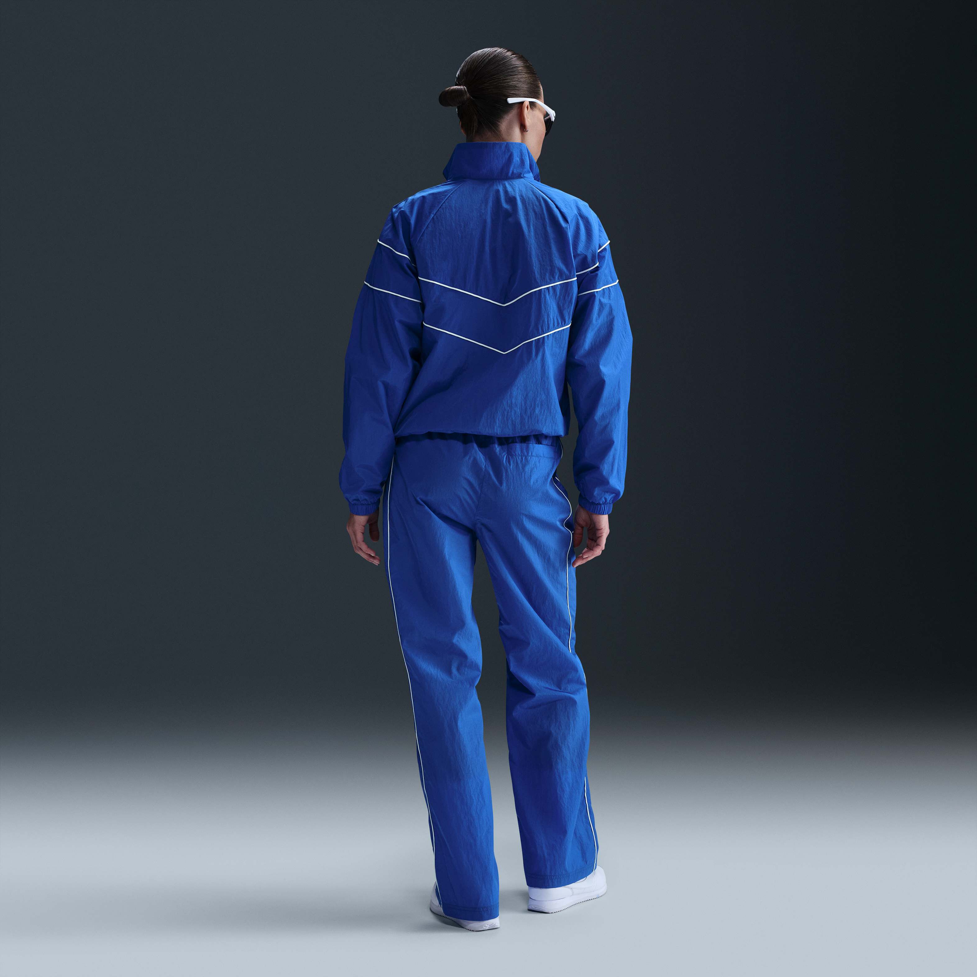 England Windrunner image number 4