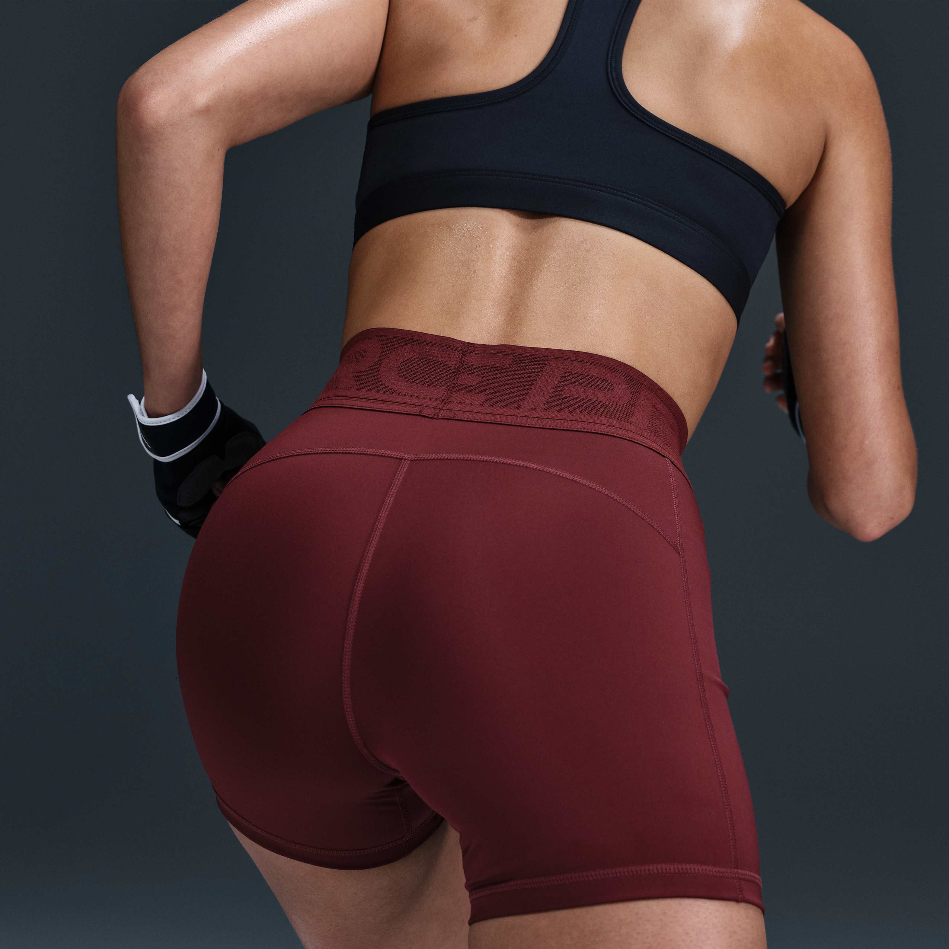 Nike Pro Sculpt image number 2