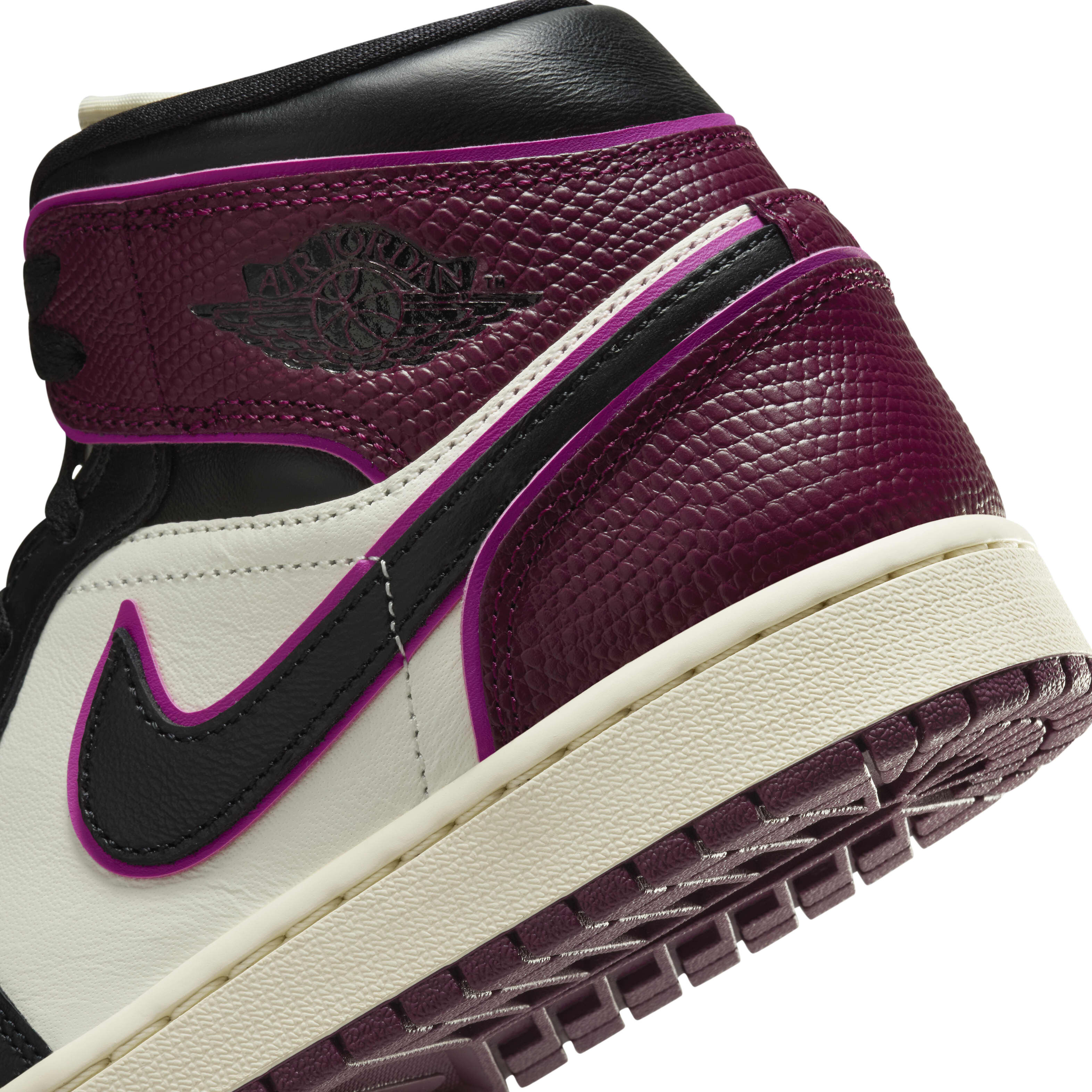 Buy Air Jordan 1 Mid SE Women s Shoes Nike Qatar Official