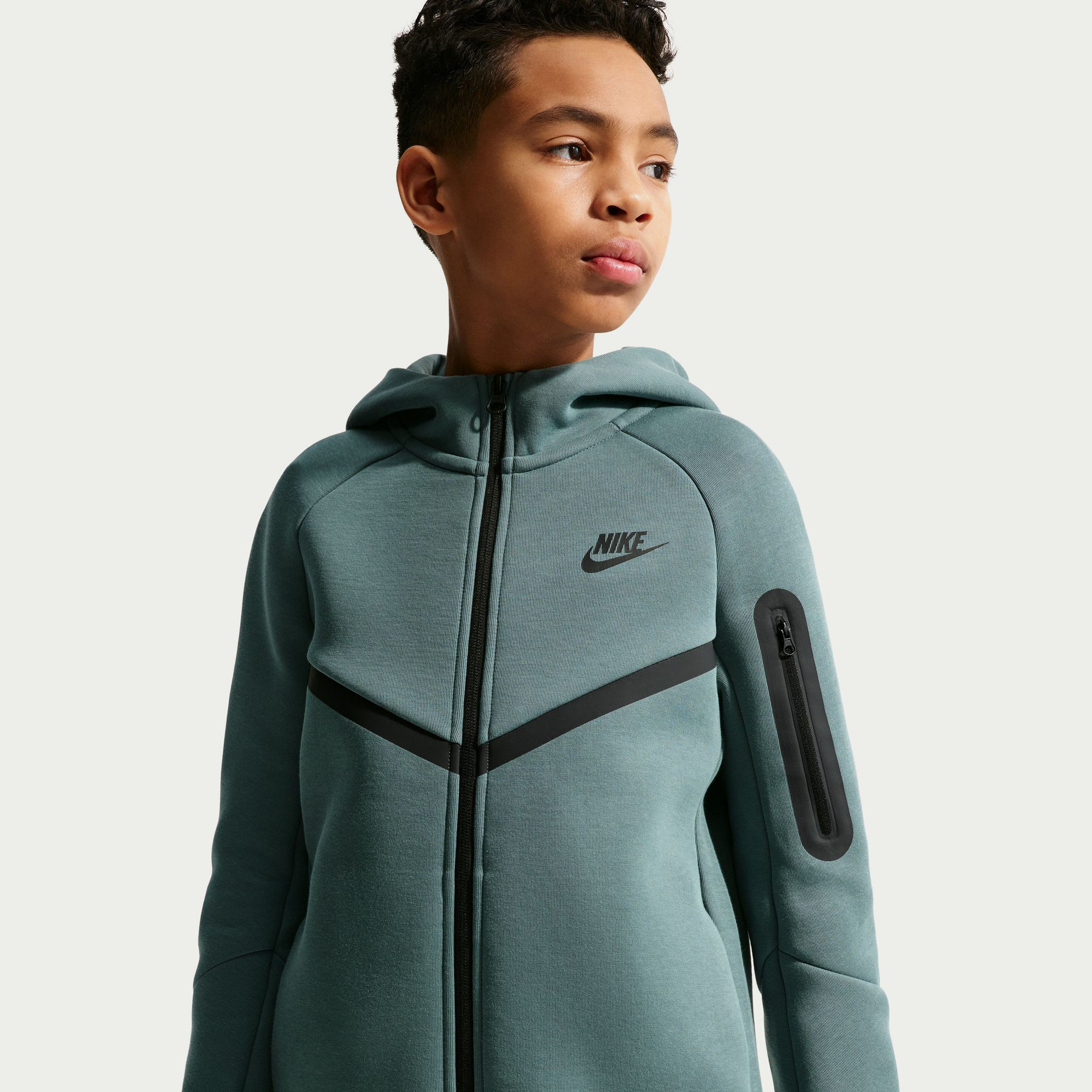 Nike Sportswear Tech Fleece image number 2