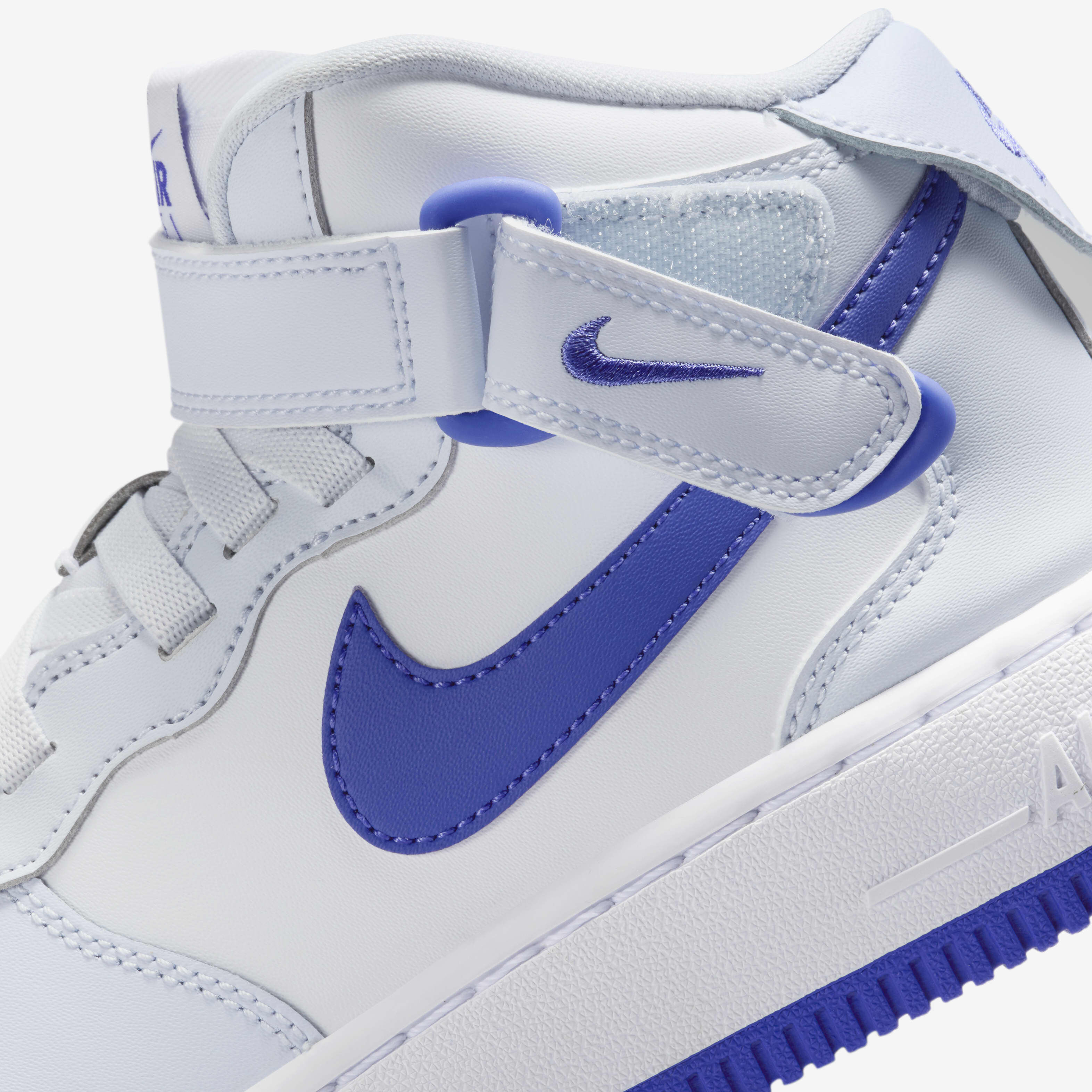 Nike Air Force 1 Mid EasyOn image number 8