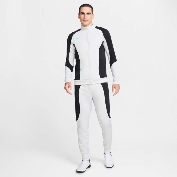 Nike Strike+ image number 0 Nike Strike+ image number 0