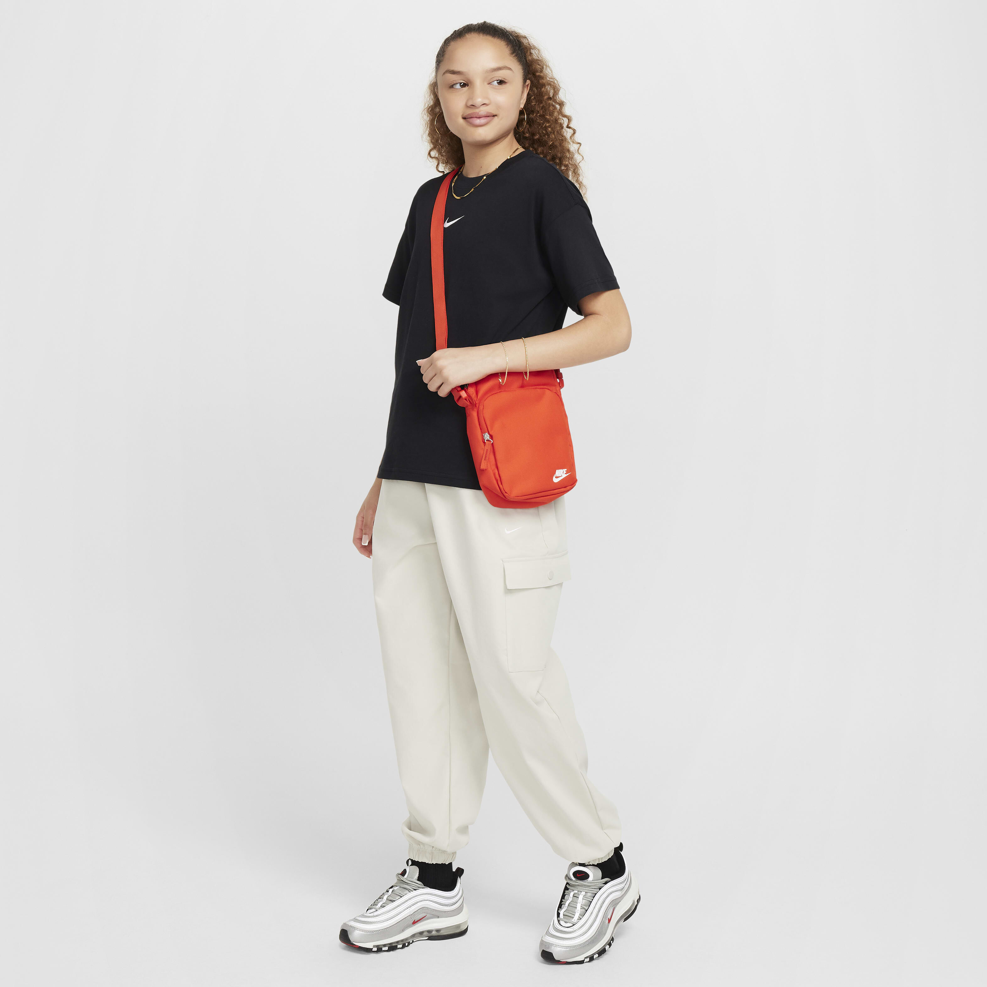 Nike Sportswear Essential image number 3