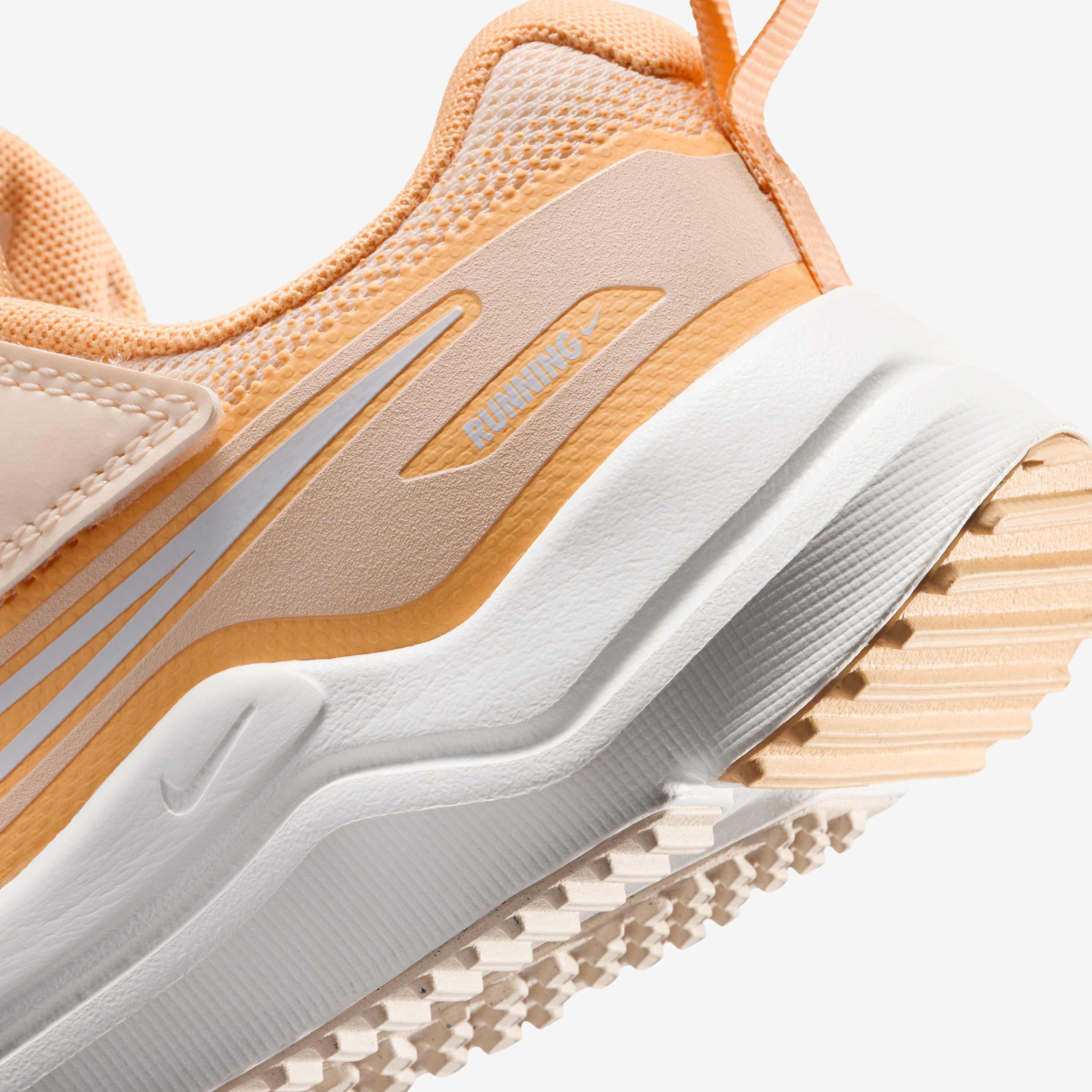 Nike Cosmic Runner image number 7