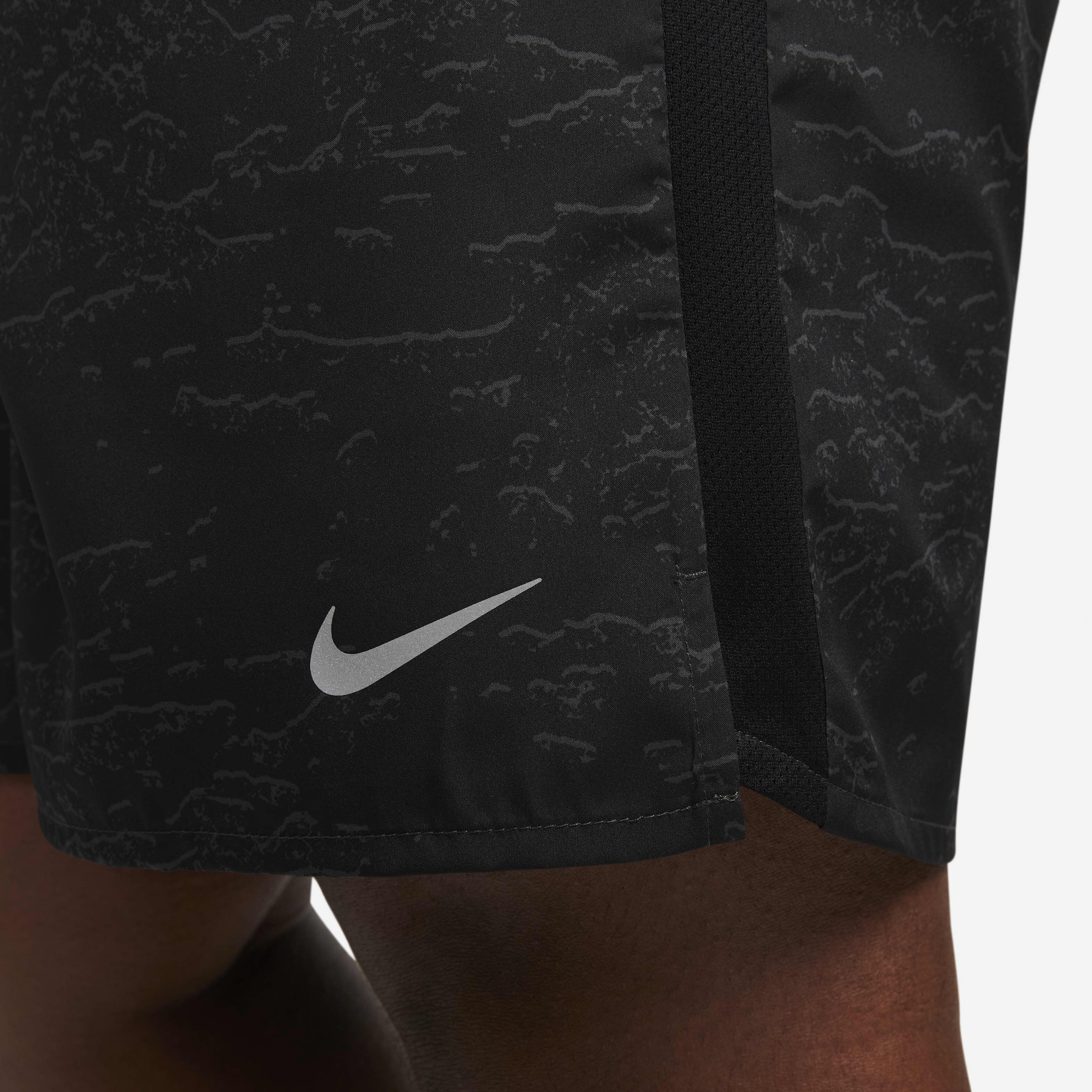 Nike Dri-FIT Run Division Challenger image number 13