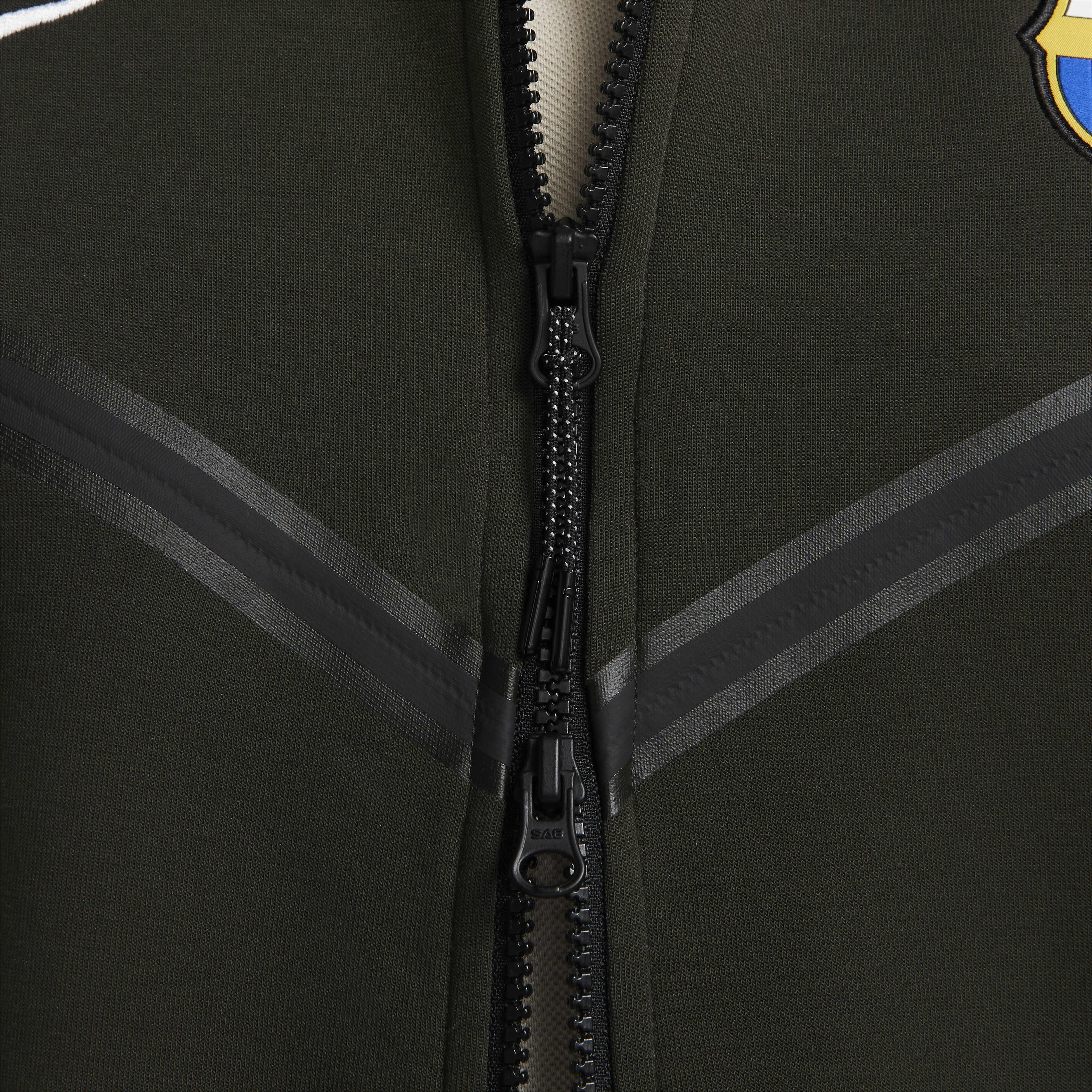 F.C. برشلونة تك فليس ويندرانر image number 5