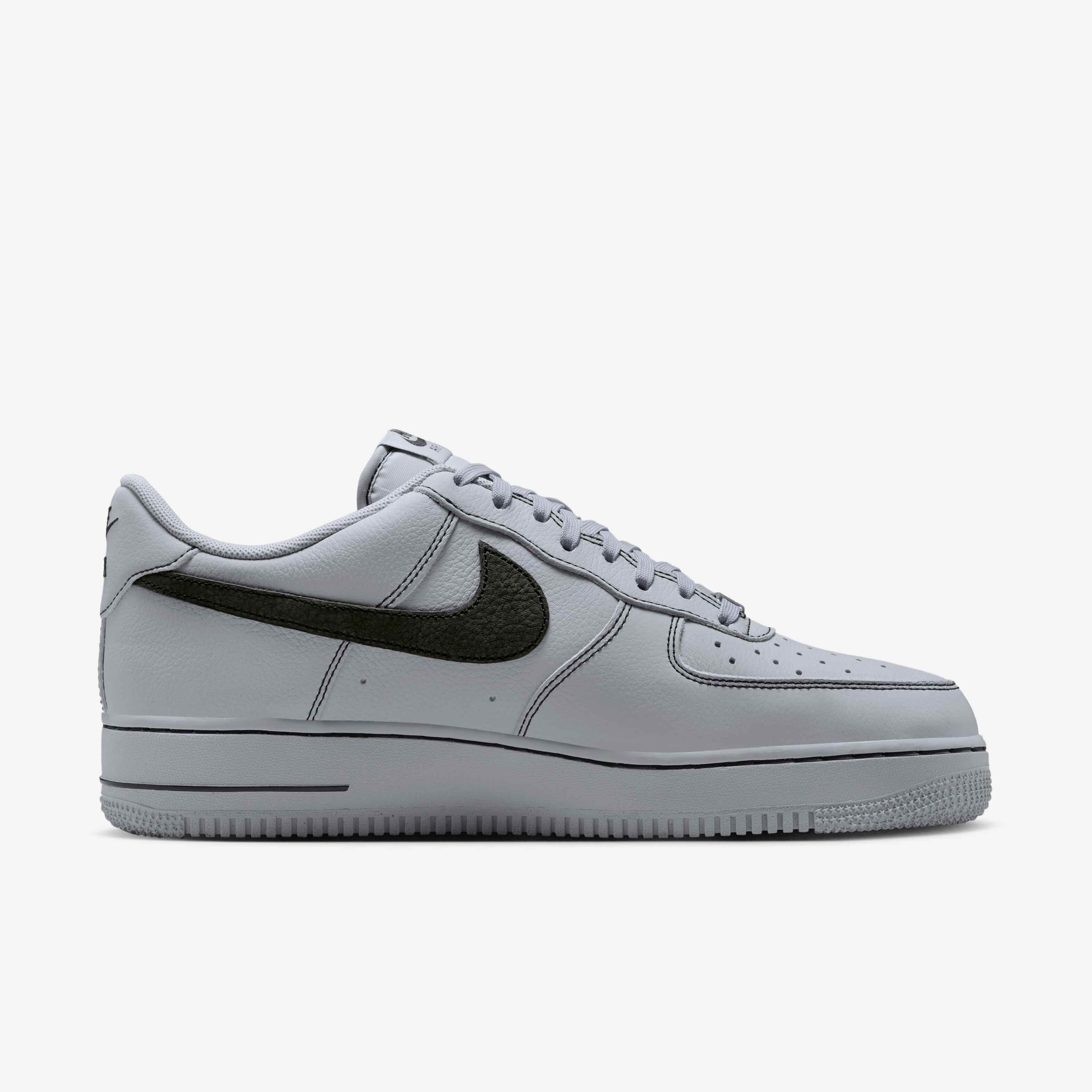 Nike Air Force 1 '07 LV8 image number 2