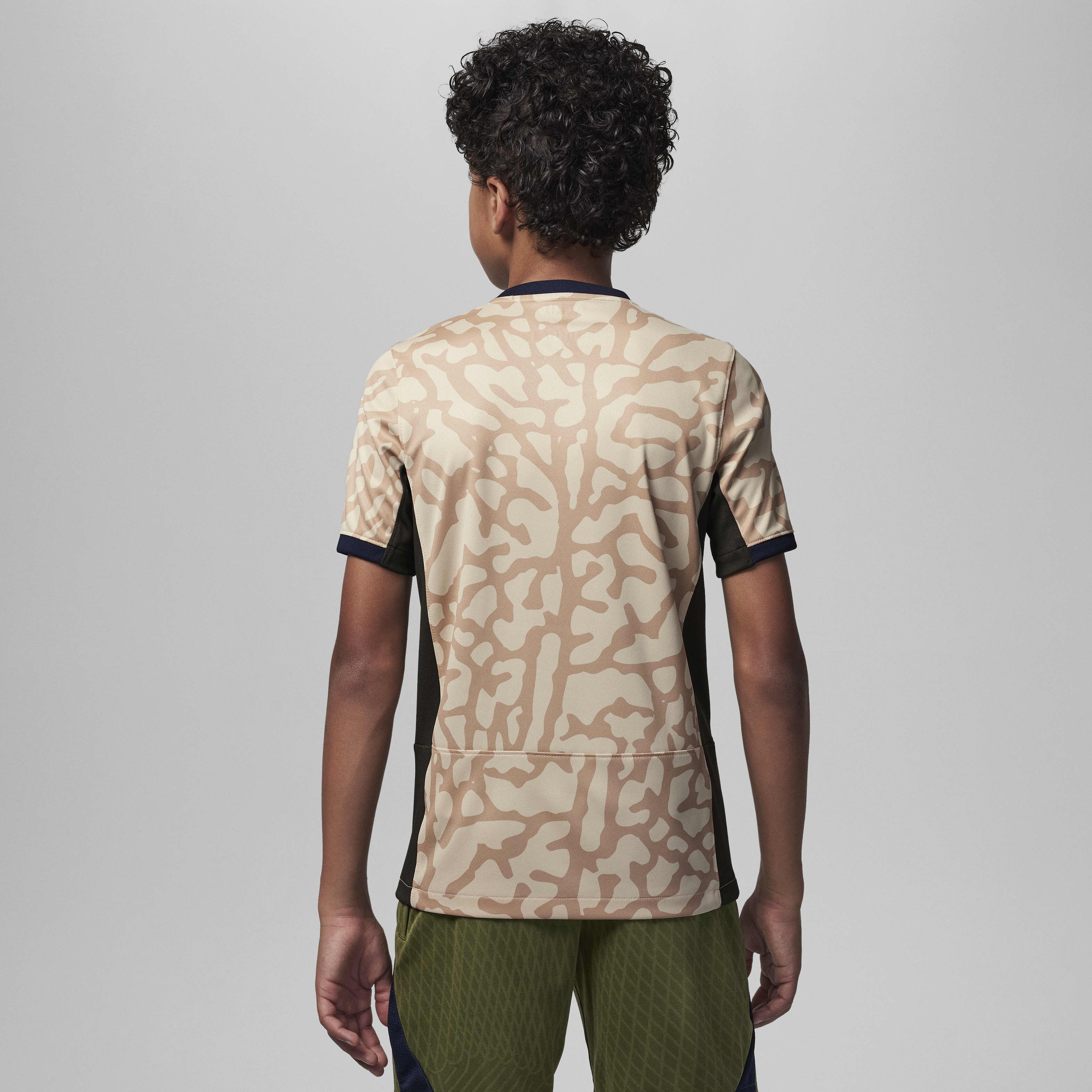 باريس سان جيرمان 2023/24 ستيديوم البديل image number 1