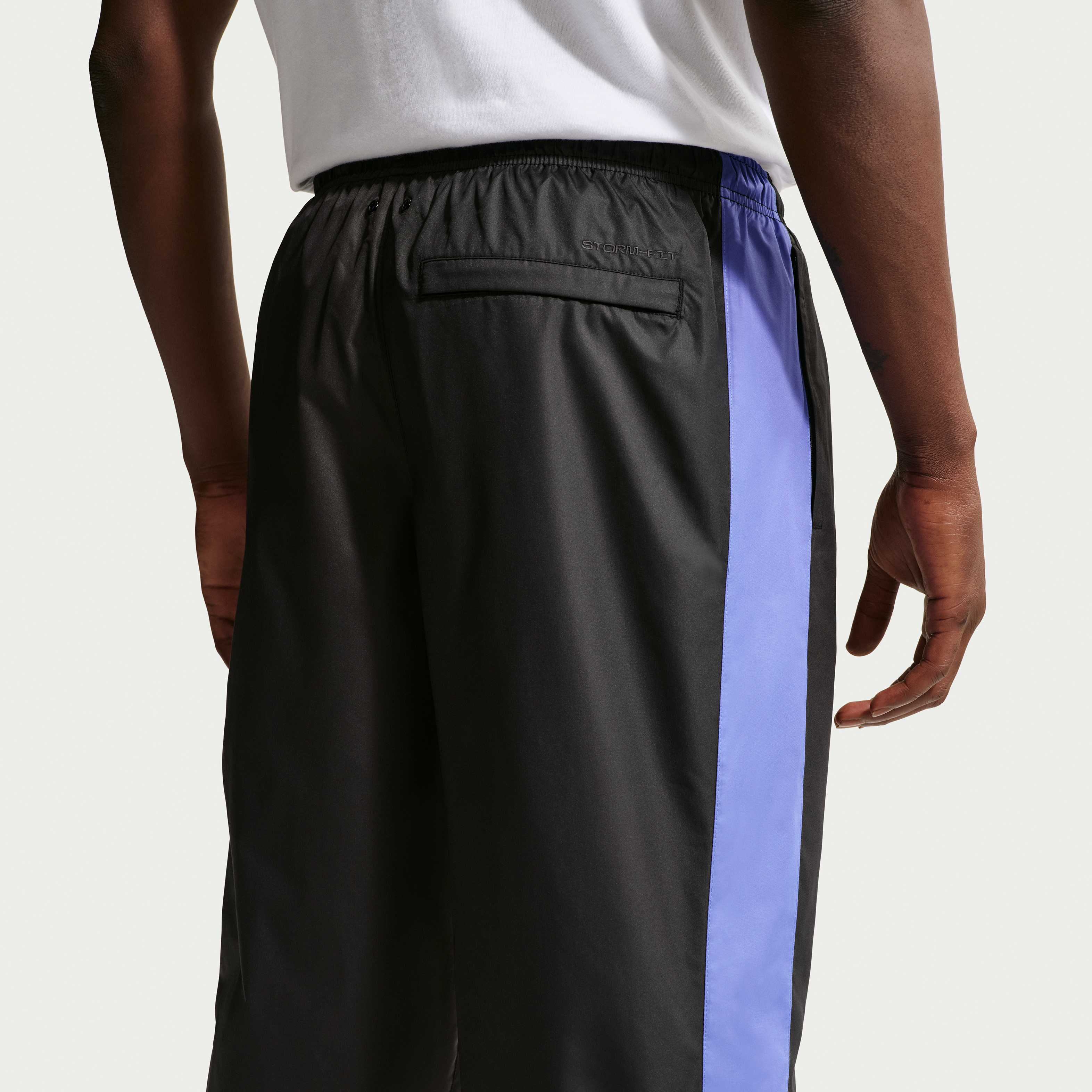 نايكي ويندرانر image number 2