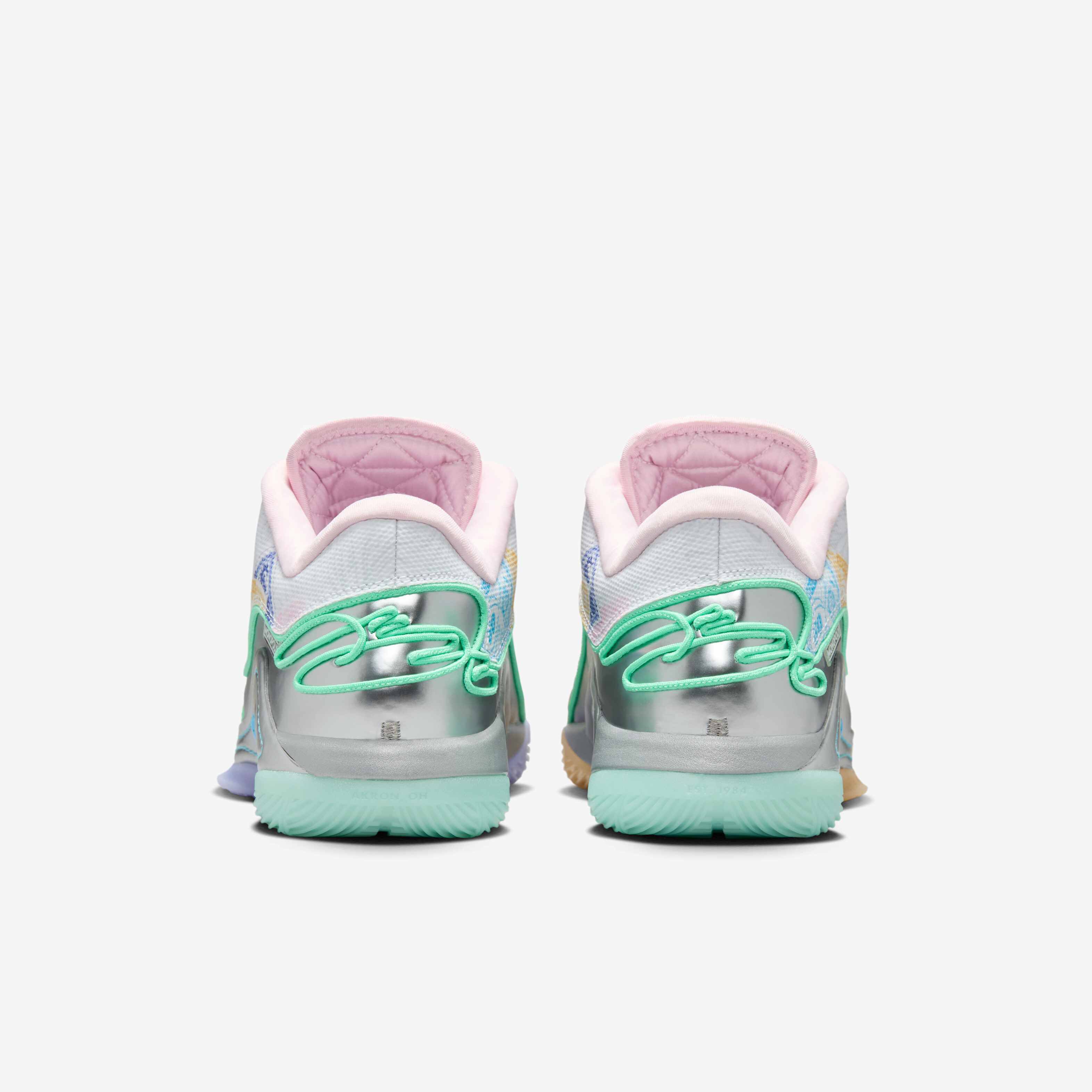 ليبرون XXII 'كورنسي' image number 5