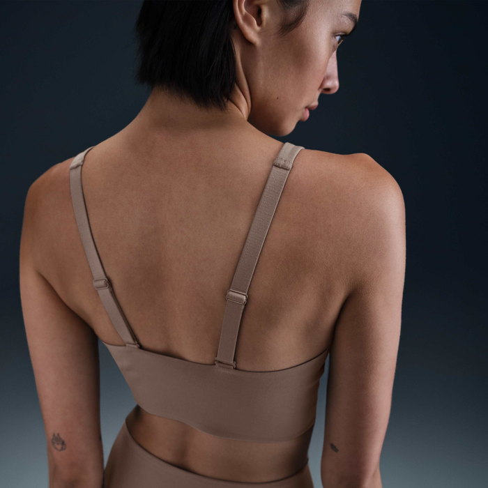 نايكي اليت ميديوم سابورت image number 1 نايكي اليت ميديوم سابورت image number 1