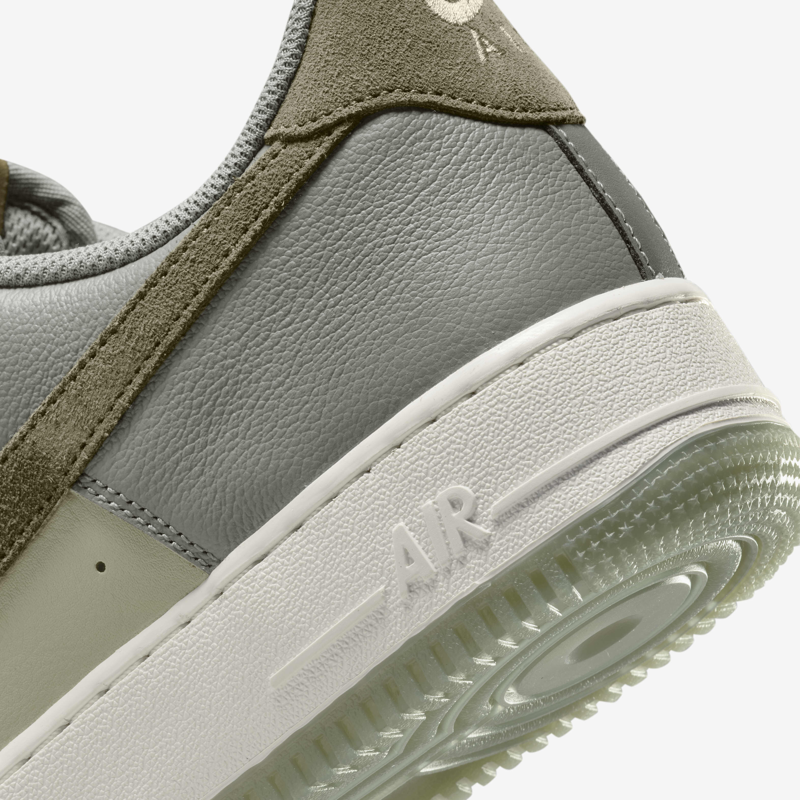 Nike Air Force 1 '07 LV8 image number 7